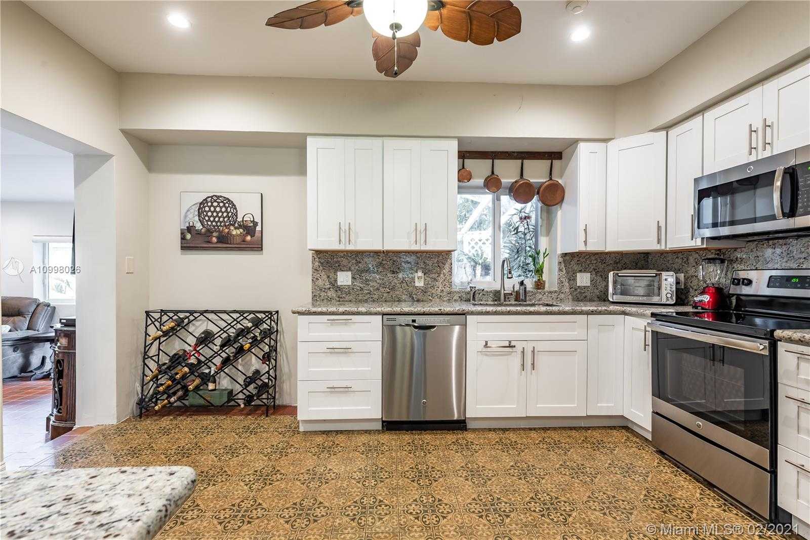 Small Image of 8965 NORTH EAST 10TH AVE, Miami Number 10