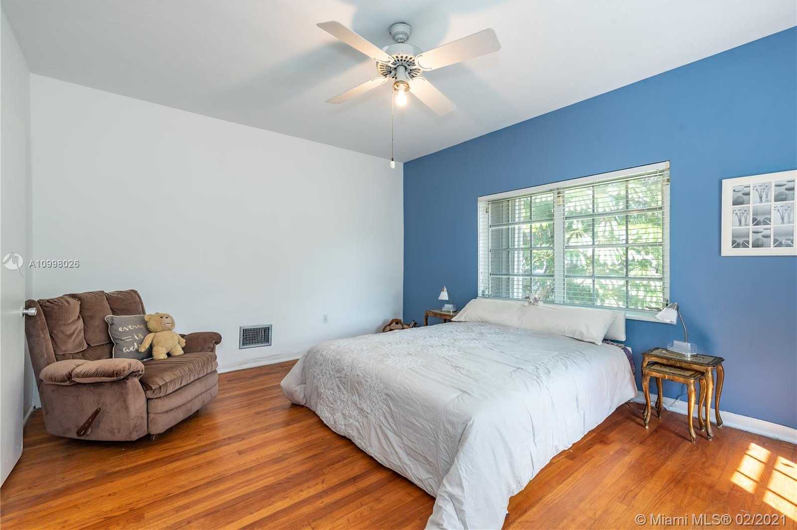 Small Image of 8965 NORTH EAST 10TH AVE, Miami Number 13