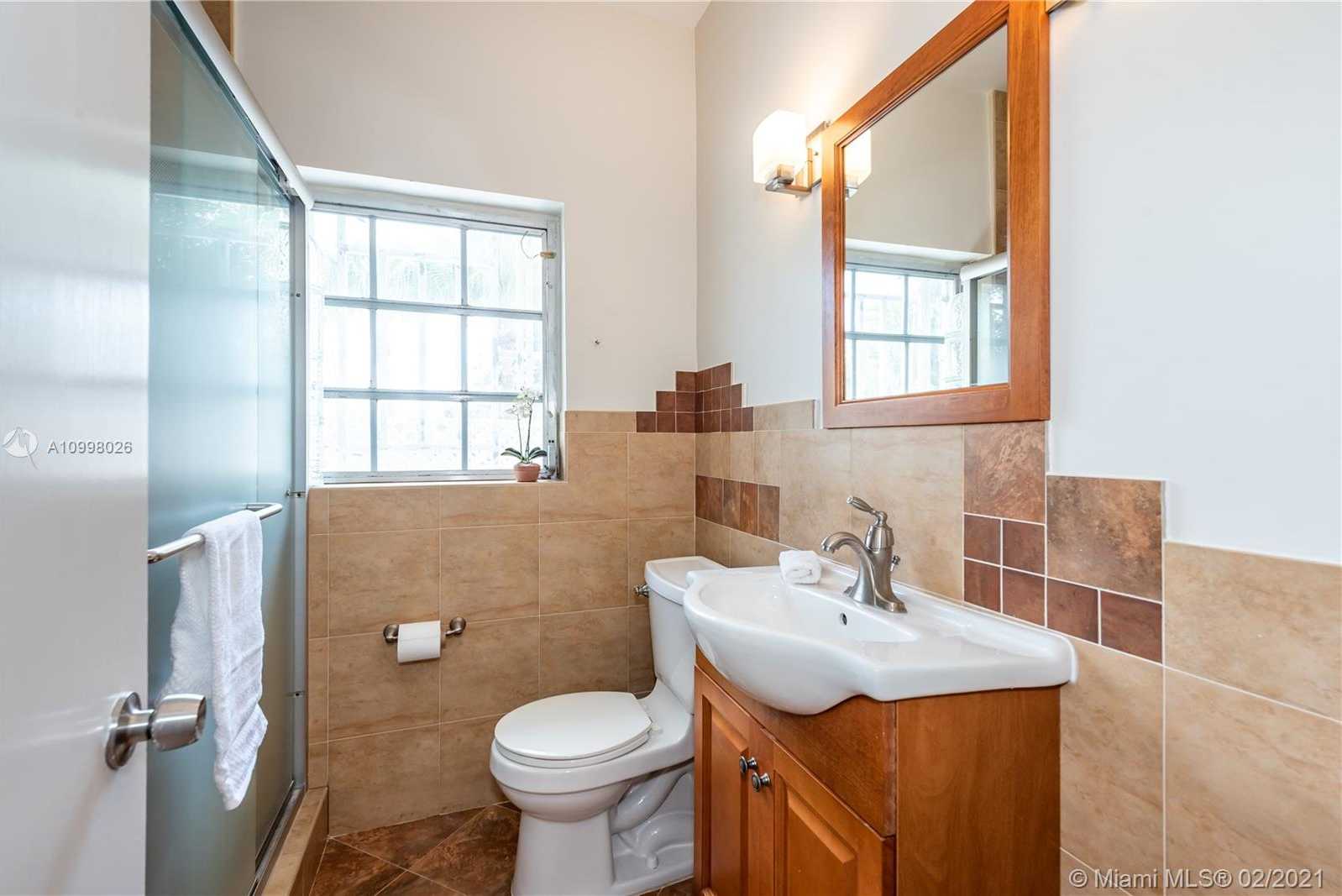 Small Image of 8965 NORTH EAST 10TH AVE, Miami Number 14