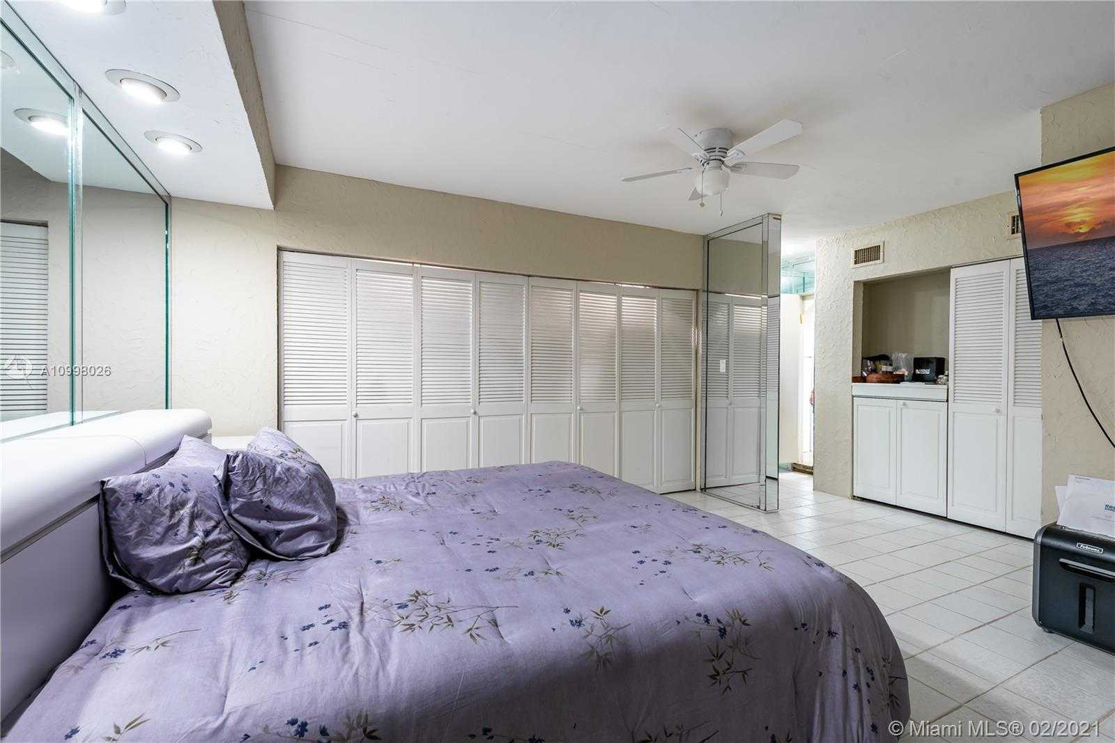Small Image of 8965 NORTH EAST 10TH AVE, Miami Number 16