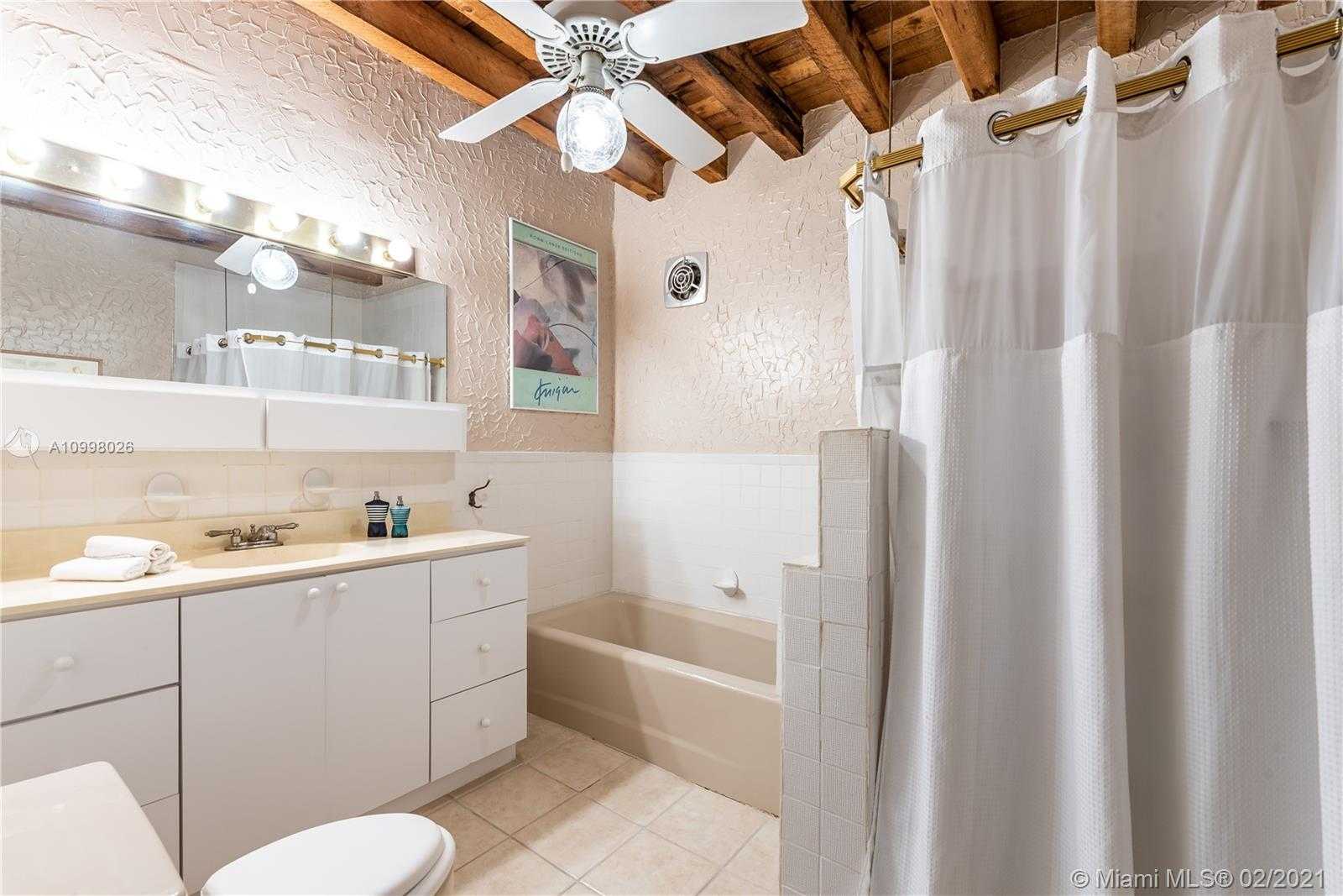 Small Image of 8965 NORTH EAST 10TH AVE, Miami Number 17