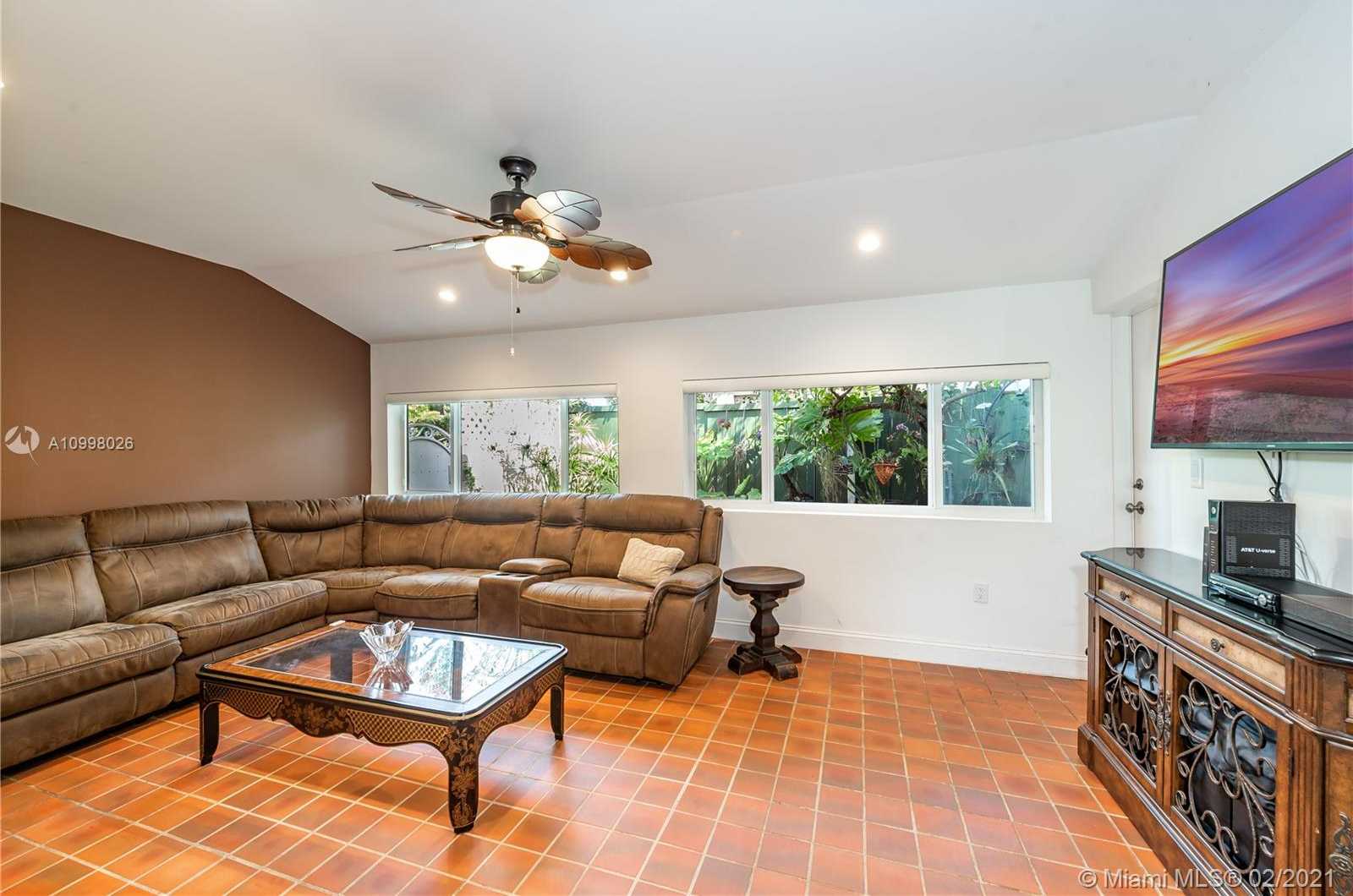 Small Image of 8965 NORTH EAST 10TH AVE, Miami Number 18