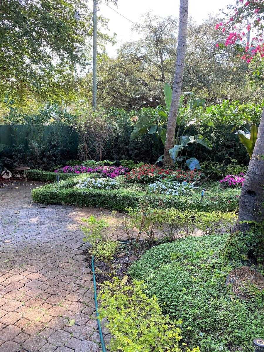 Small Image of 8965 NORTH EAST 10TH AVE, Miami Number 19