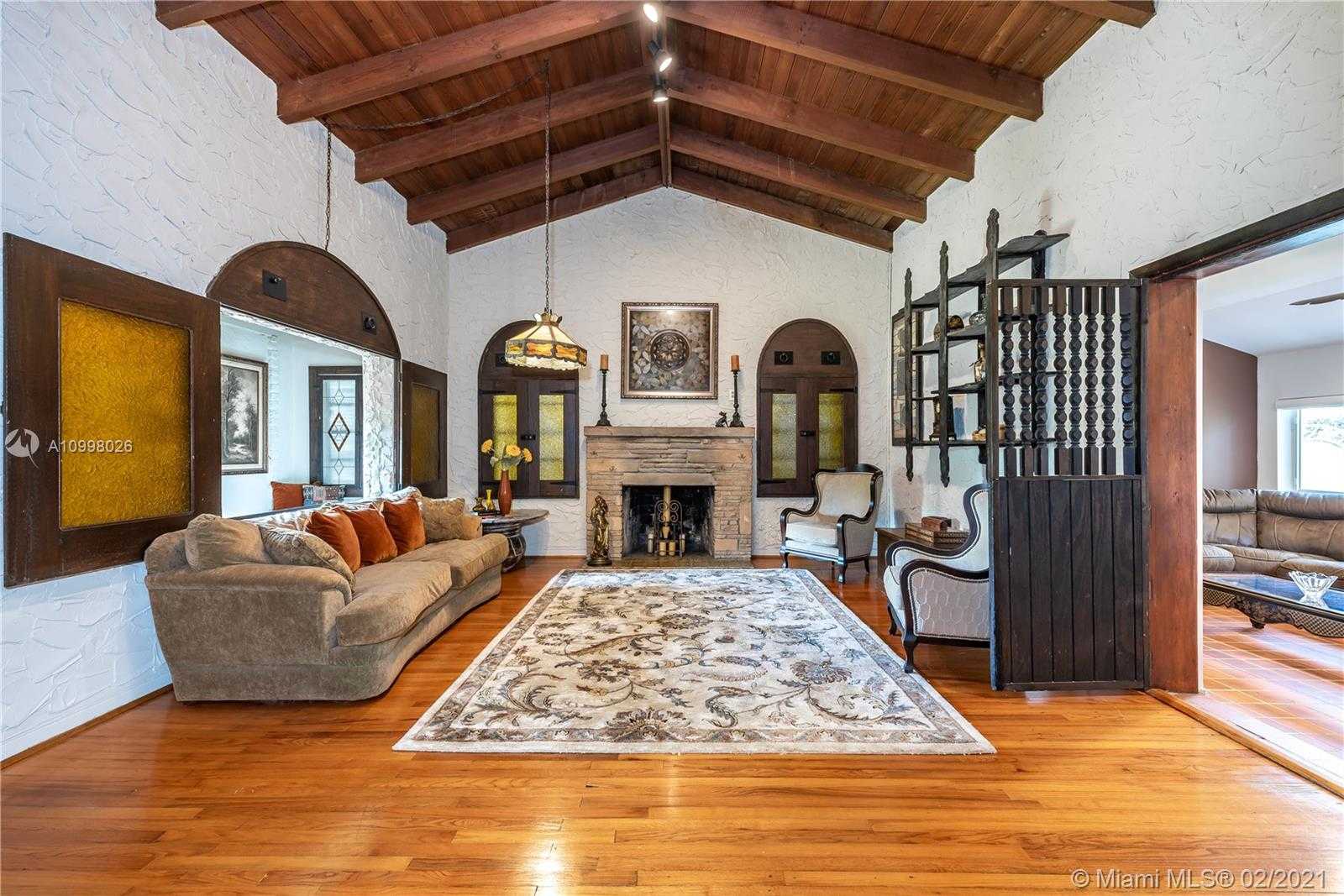 Small Image of 8965 NORTH EAST 10TH AVE, Miami Number 3