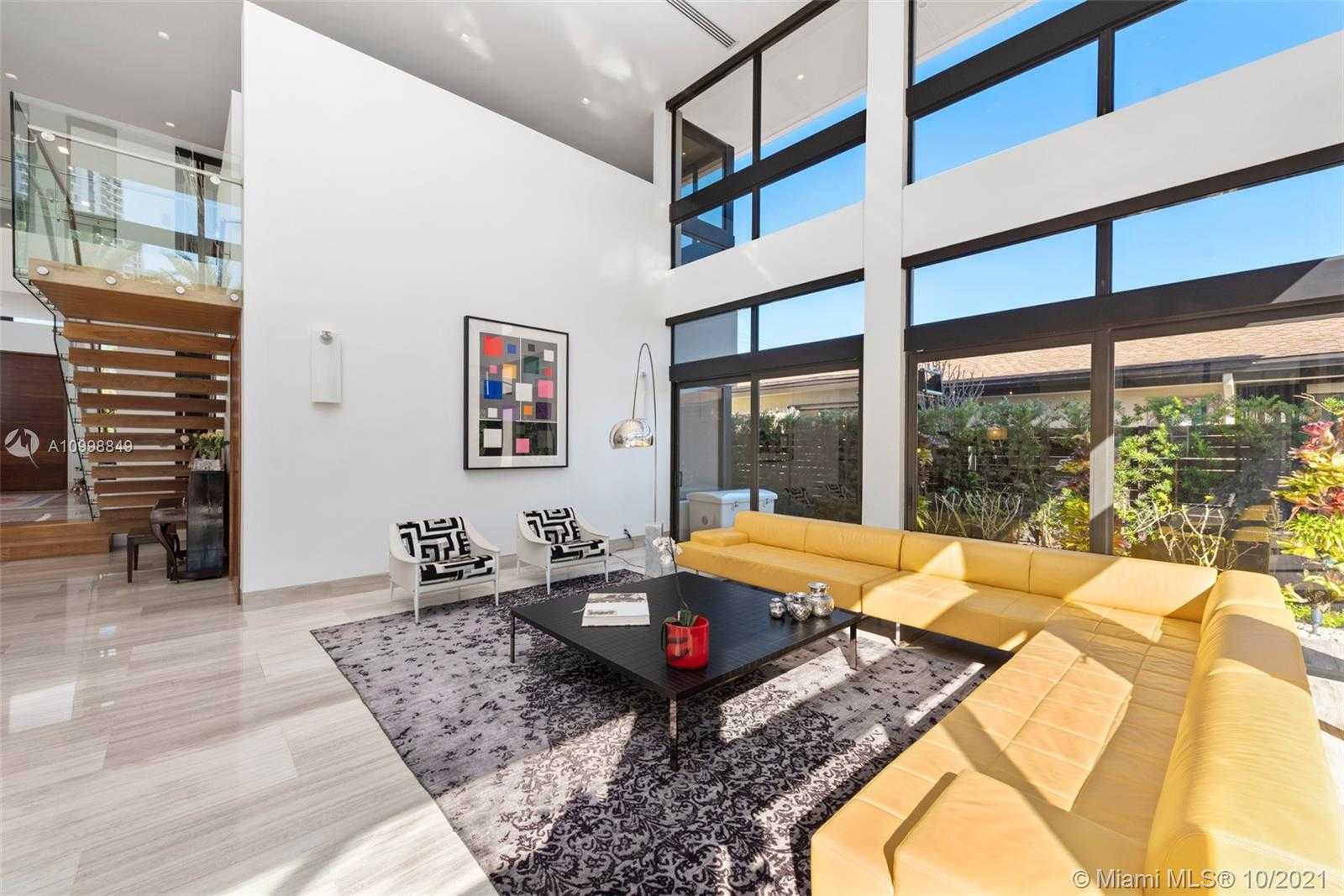 Small Image of 219 HOLIDAY DR, Hallandale Beach Number 10