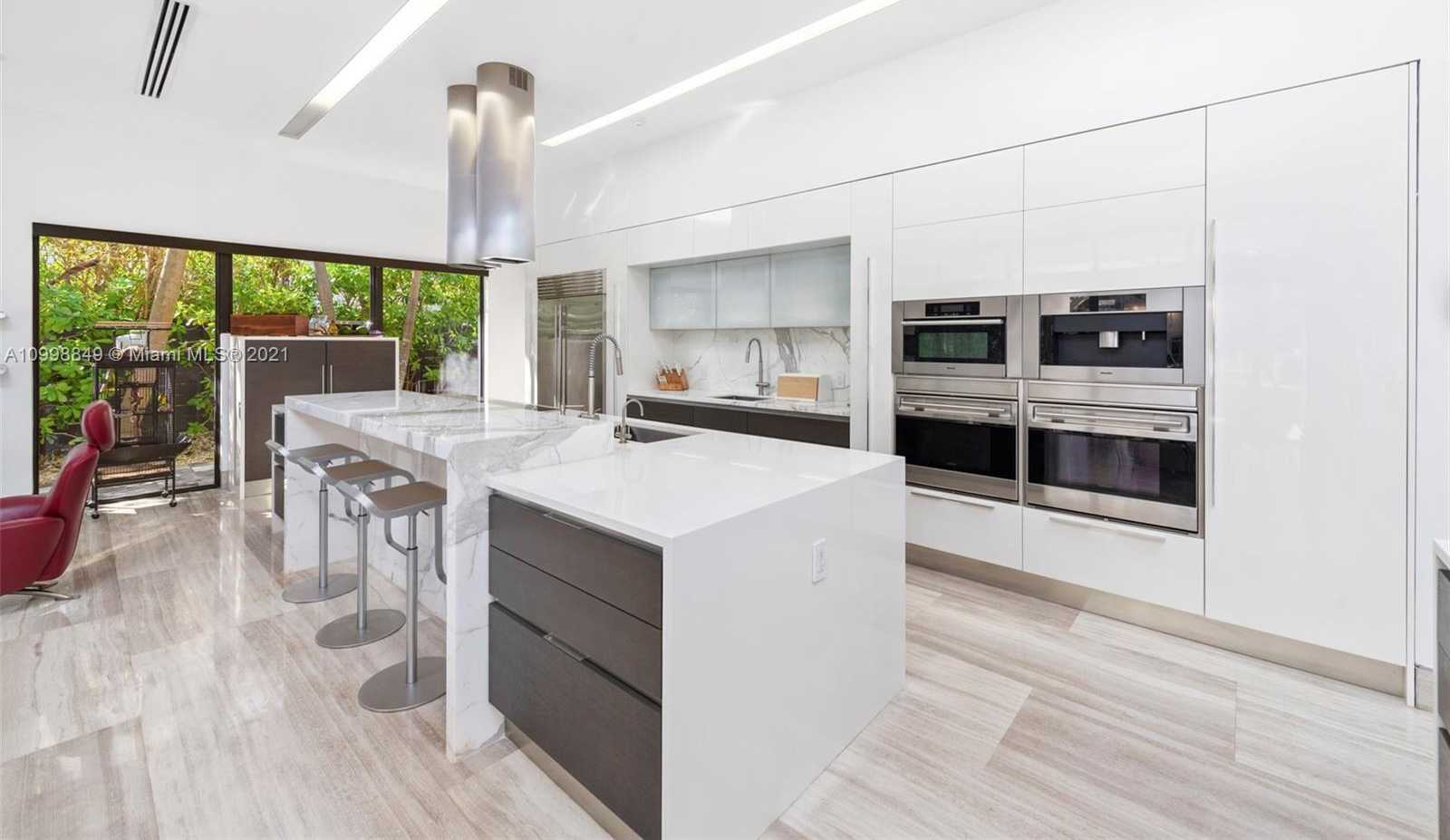 Small Image of 219 HOLIDAY DR, Hallandale Beach Number 11