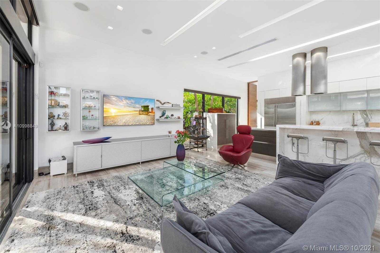 Small Image of 219 HOLIDAY DR, Hallandale Beach Number 14