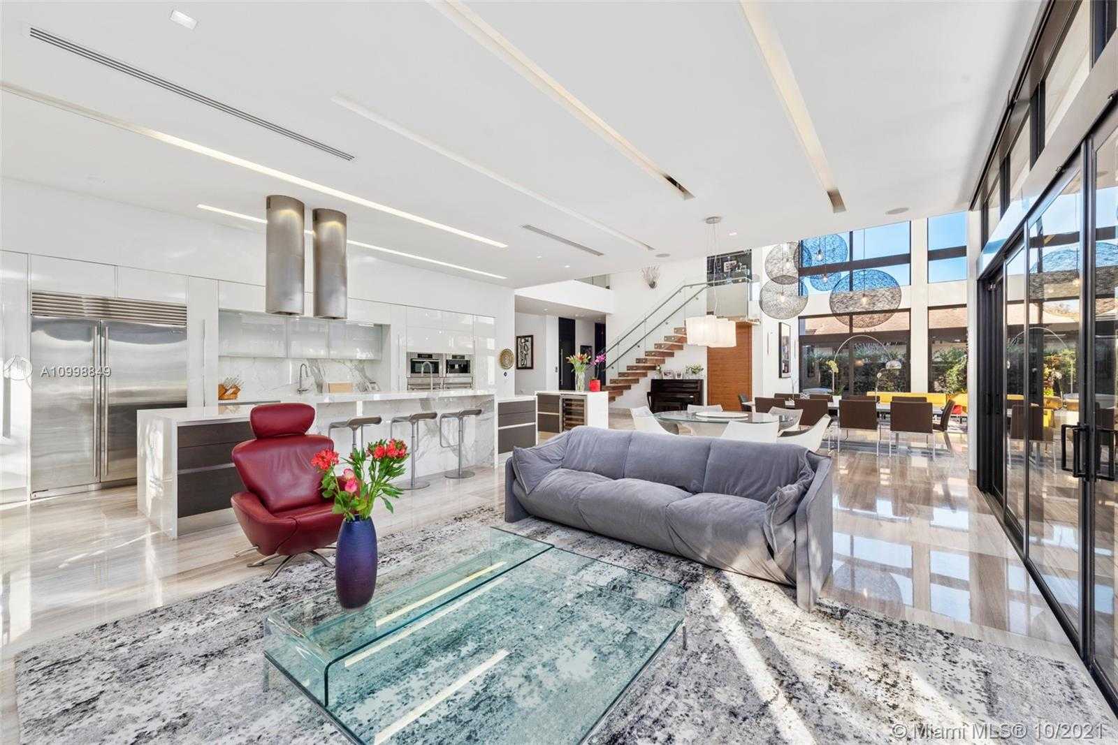 Small Image of 219 HOLIDAY DR, Hallandale Beach Number 15