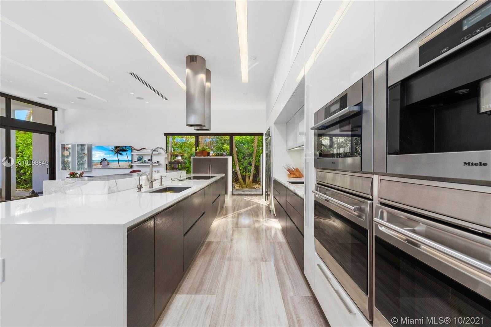 Small Image of 219 HOLIDAY DR, Hallandale Beach Number 18