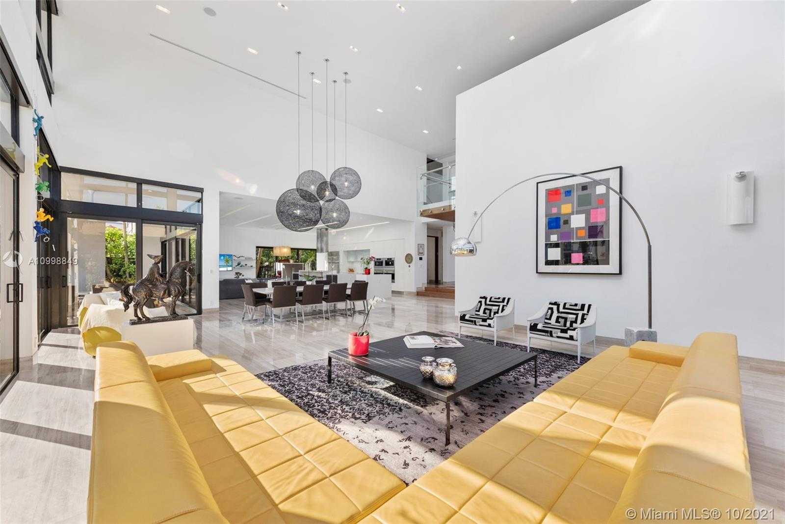 Small Image of 219 HOLIDAY DR, Hallandale Beach Number 19