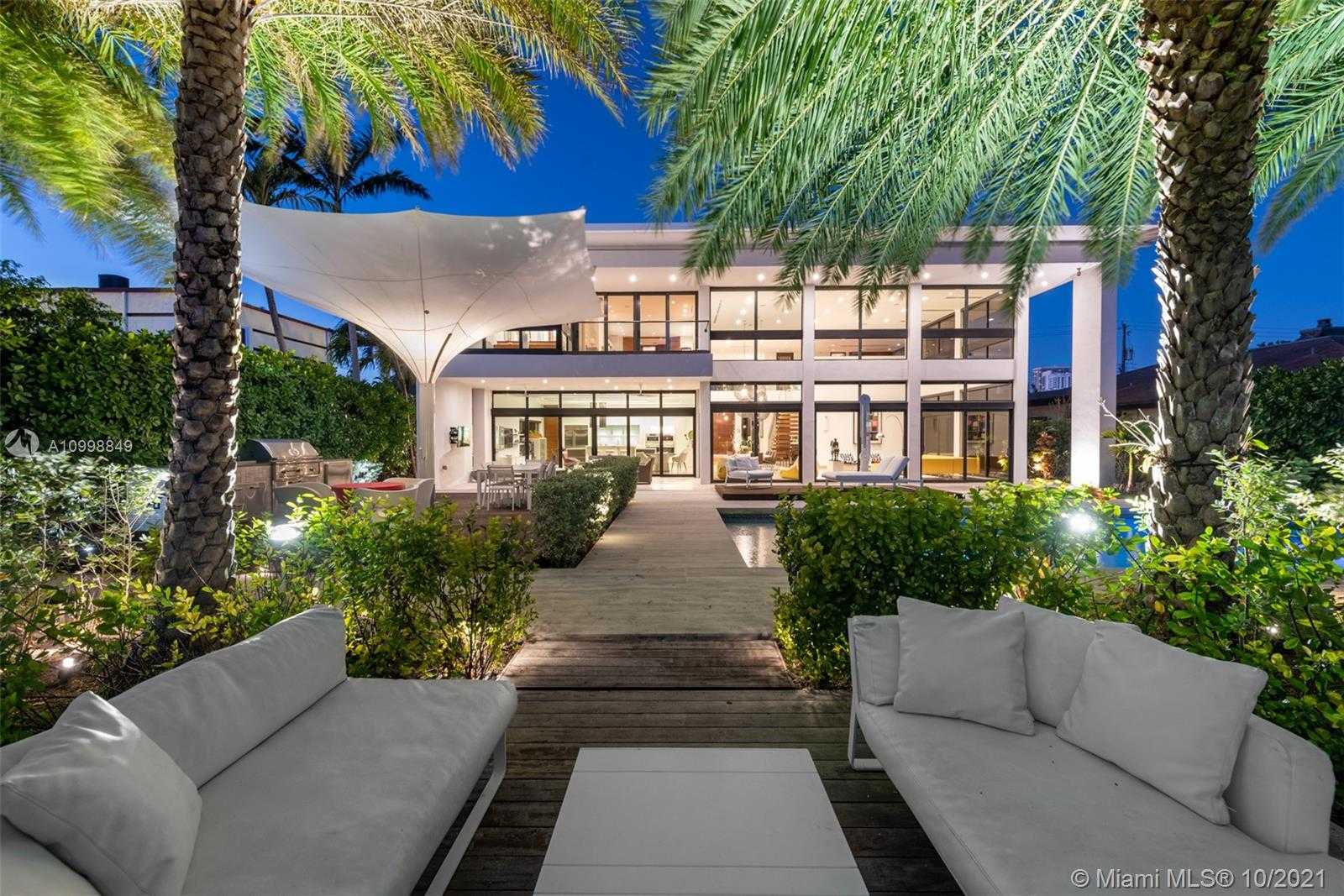 Small Image of 219 HOLIDAY DR, Hallandale Beach Number 2