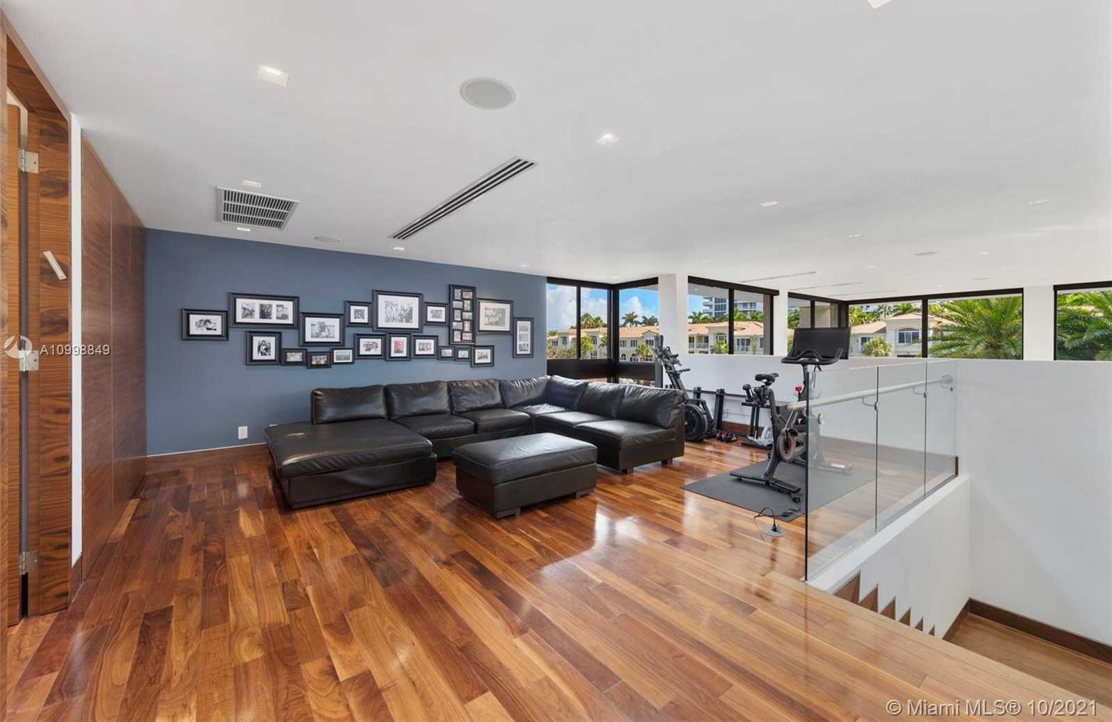Small Image of 219 HOLIDAY DR, Hallandale Beach Number 22