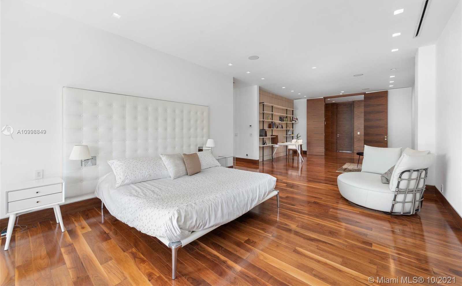 Small Image of 219 HOLIDAY DR, Hallandale Beach Number 29