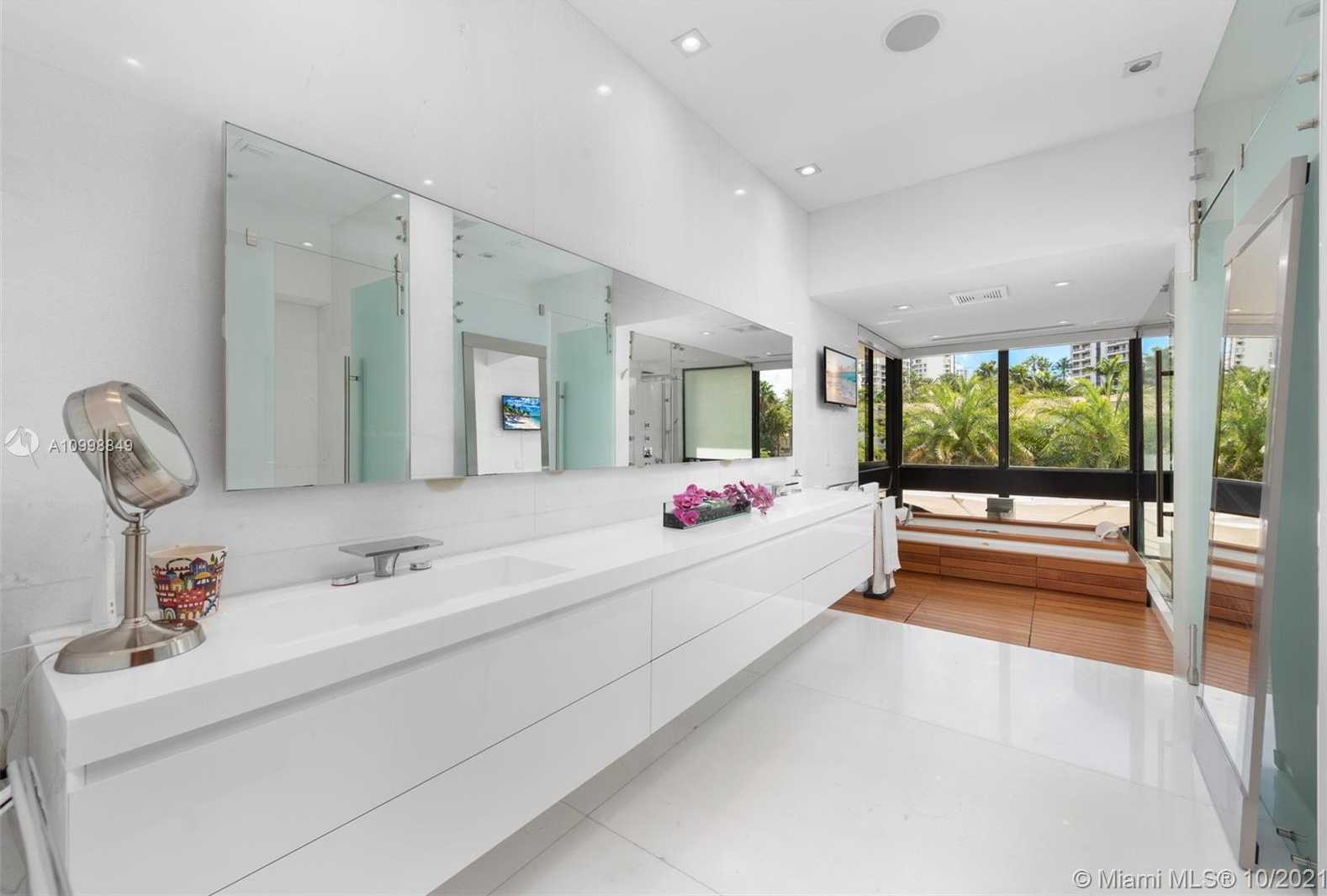 Small Image of 219 HOLIDAY DR, Hallandale Beach Number 31