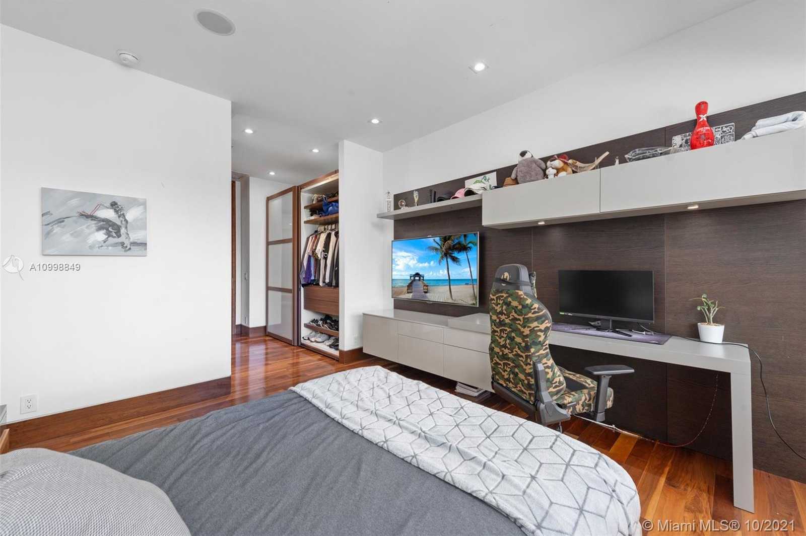 Small Image of 219 HOLIDAY DR, Hallandale Beach Number 34