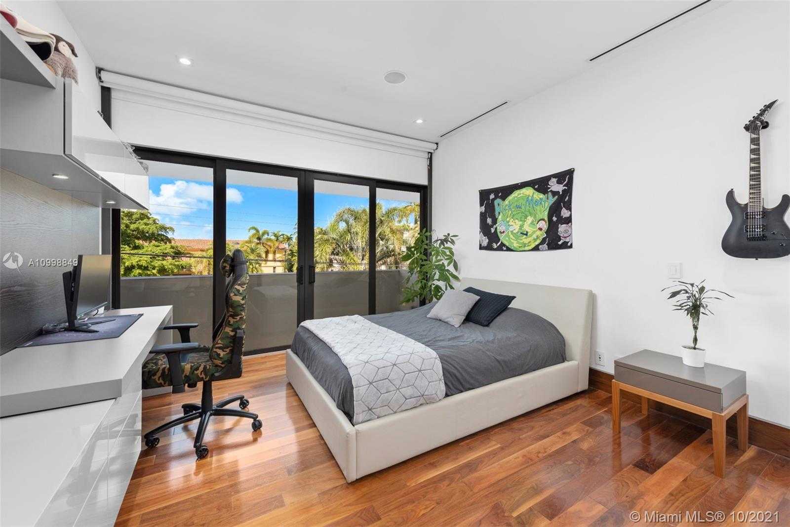 Small Image of 219 HOLIDAY DR, Hallandale Beach Number 36