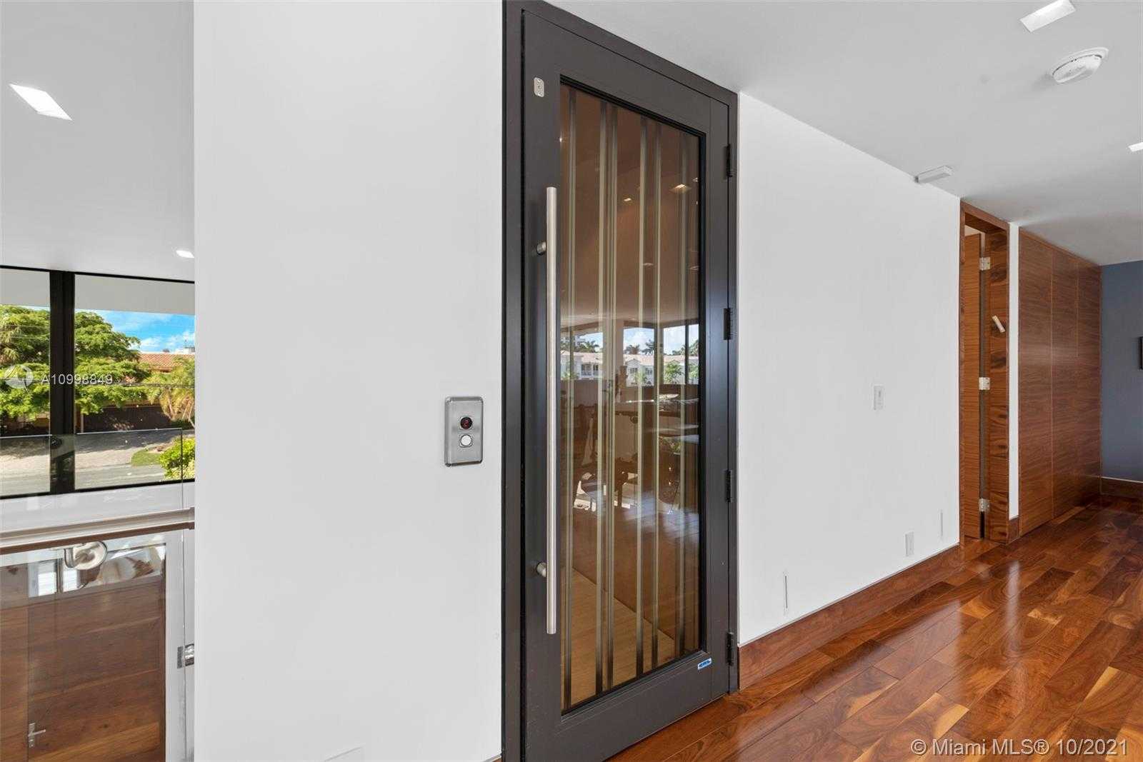 Small Image of 219 HOLIDAY DR, Hallandale Beach Number 38