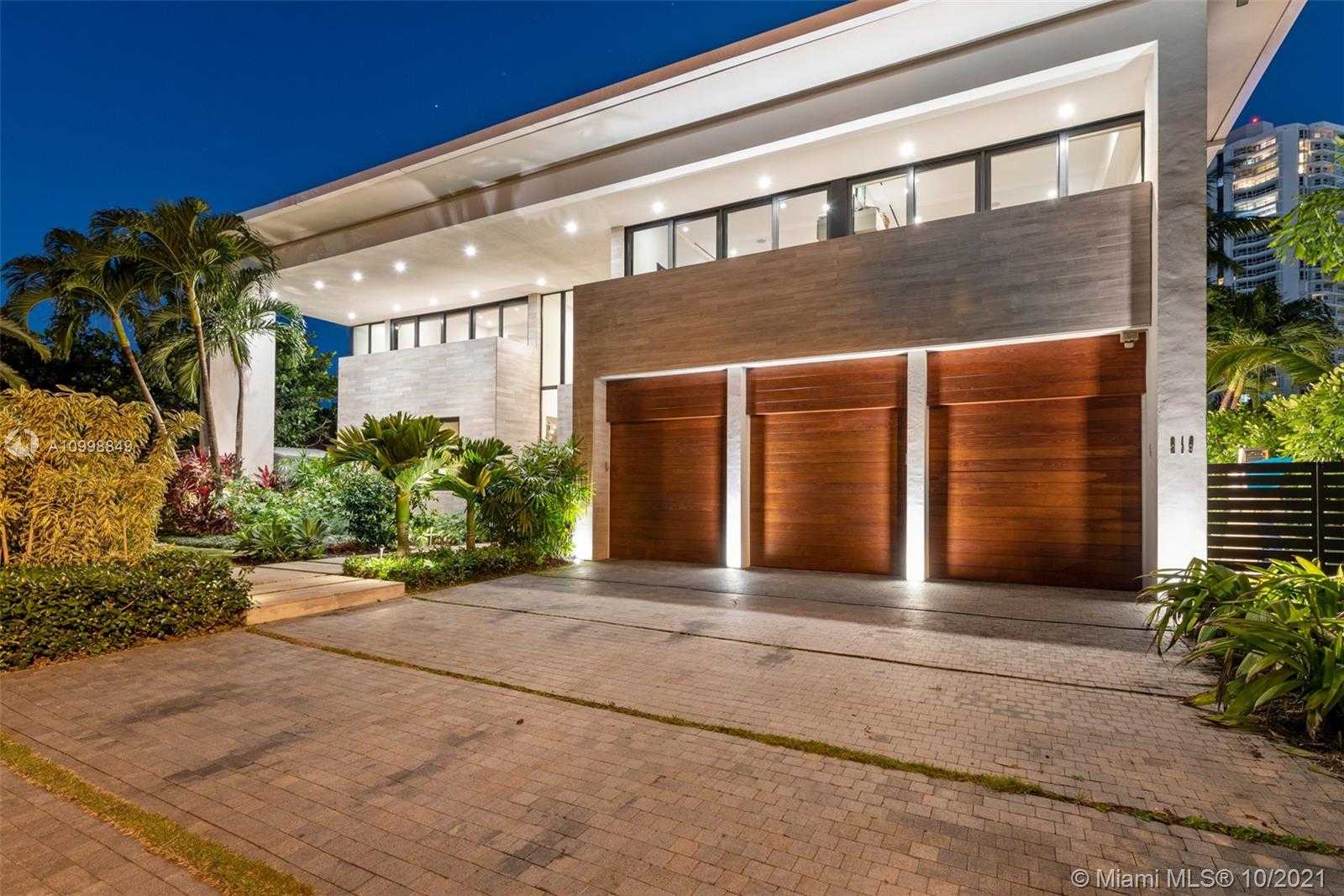 Small Image of 219 HOLIDAY DR, Hallandale Beach Number 4