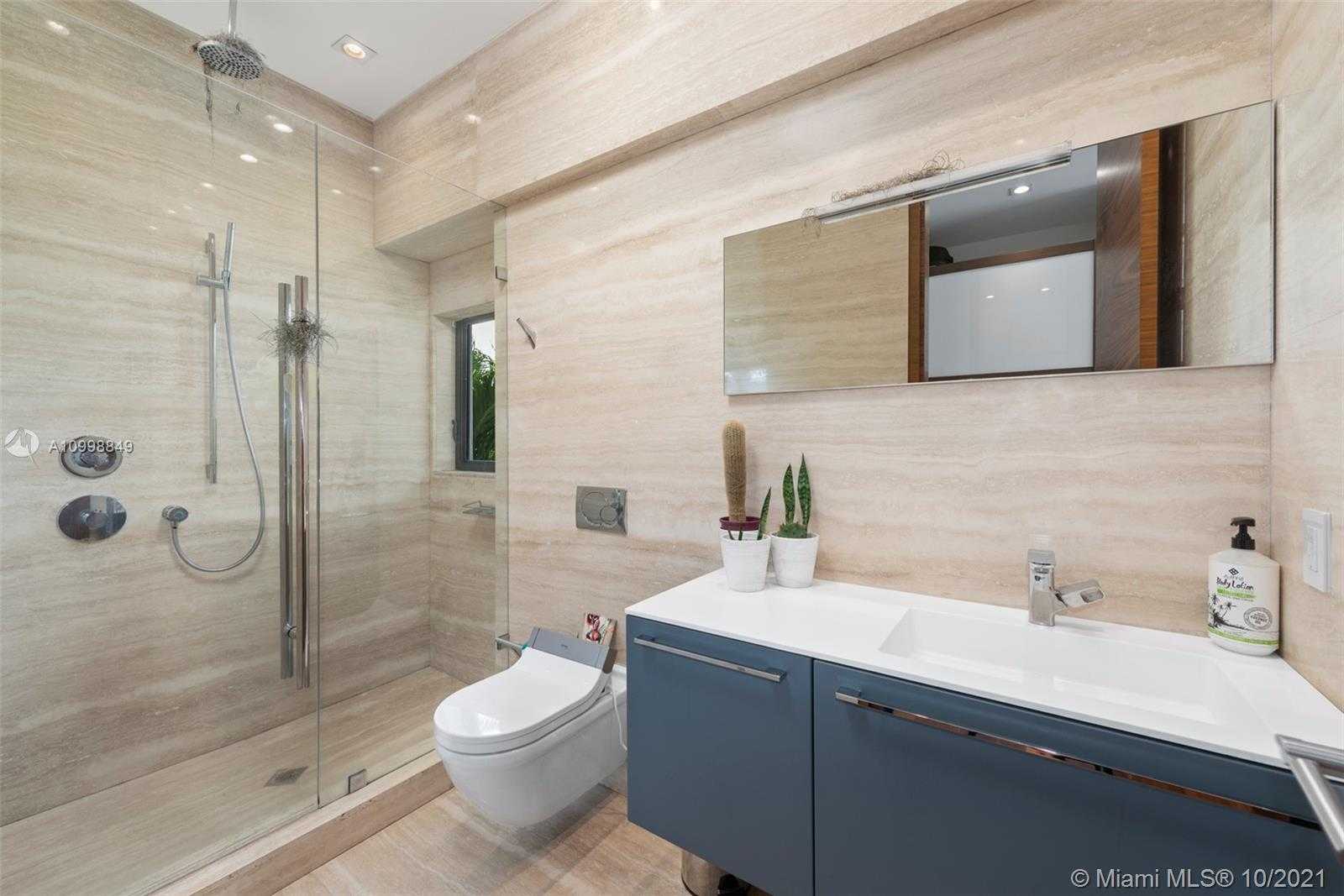 Small Image of 219 HOLIDAY DR, Hallandale Beach Number 42