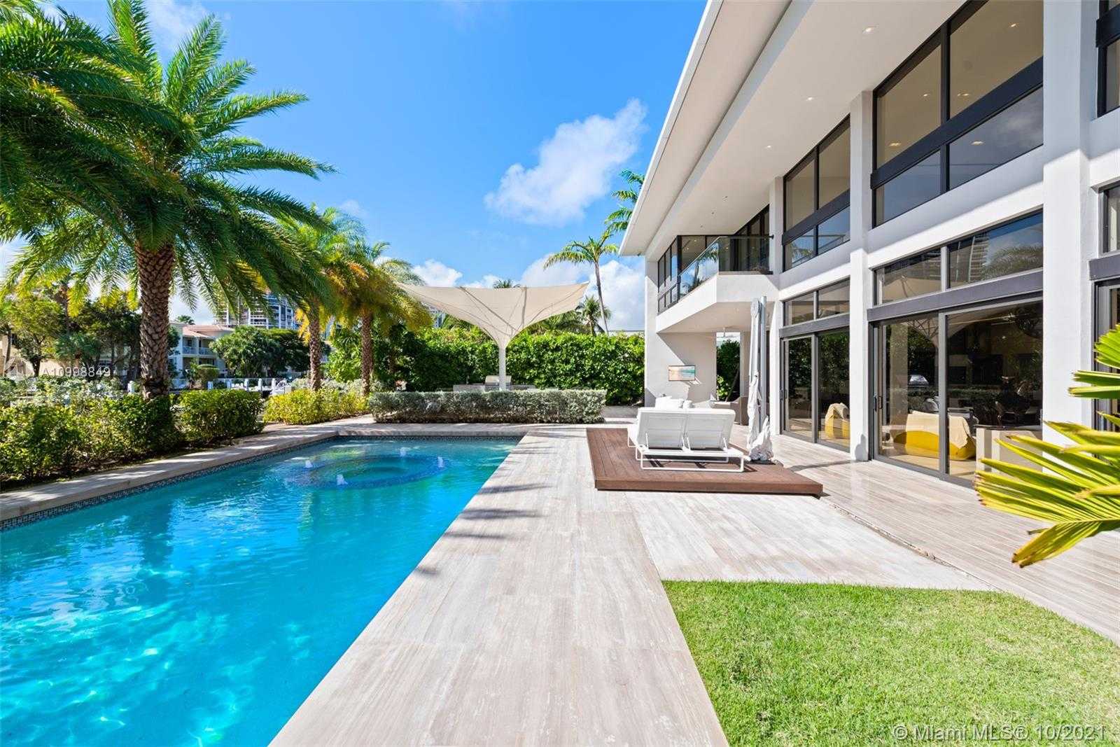 Small Image of 219 HOLIDAY DR, Hallandale Beach Number 64