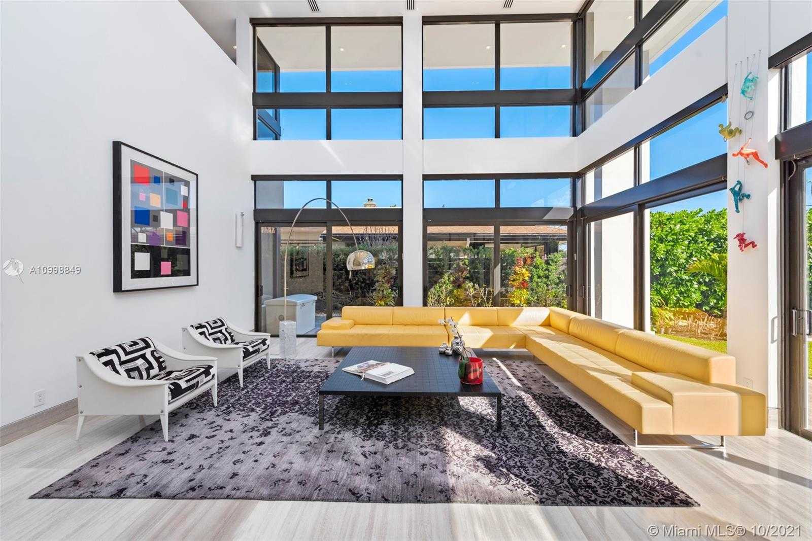Small Image of 219 HOLIDAY DR, Hallandale Beach Number 7