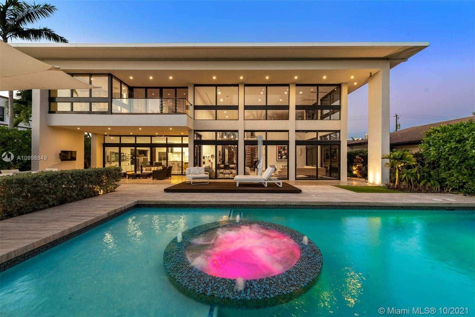 Small Image of 219 HOLIDAY DR, Hallandale Beach Number 74