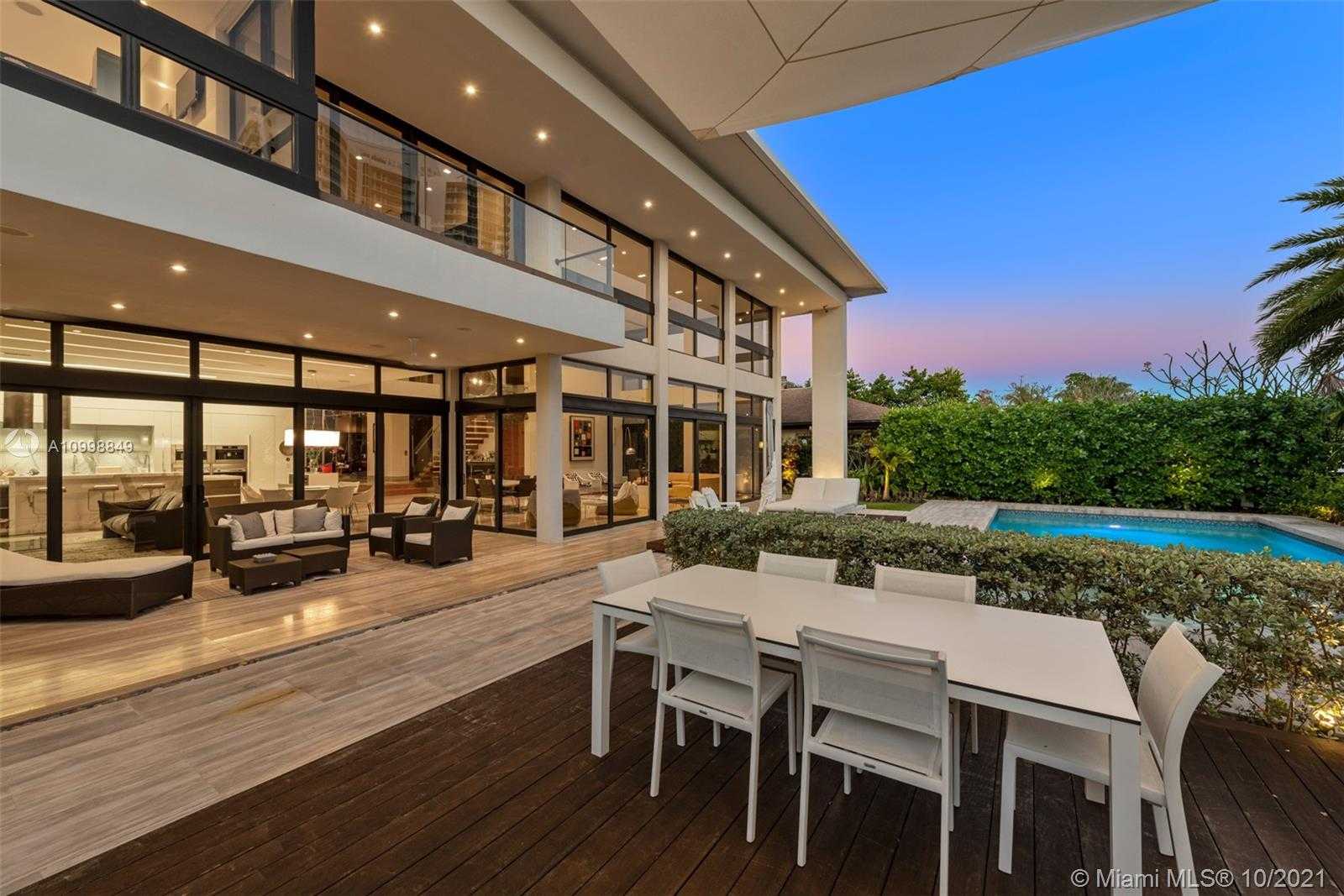 Small Image of 219 HOLIDAY DR, Hallandale Beach Number 77