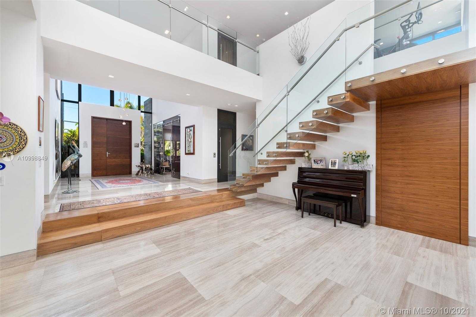 Small Image of 219 HOLIDAY DR, Hallandale Beach Number 9