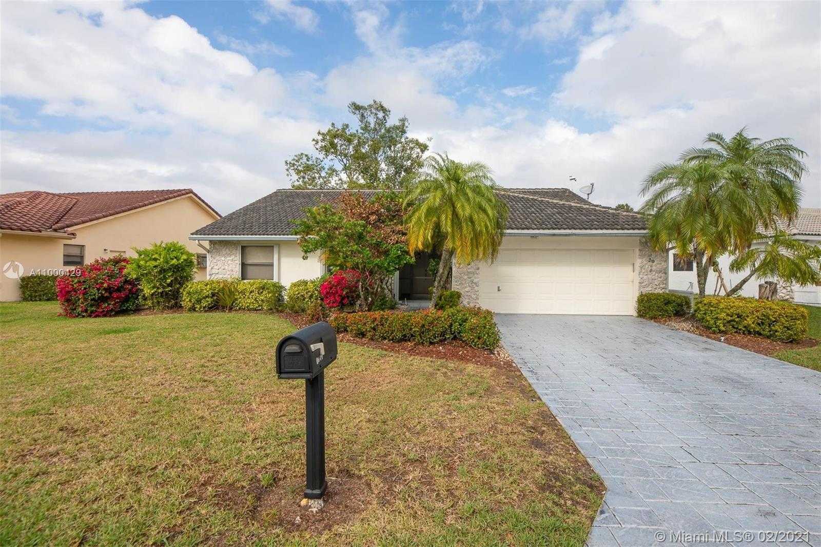 Small Image of 8615 NORTH WEST 83RD ST, Tamarac Number 41