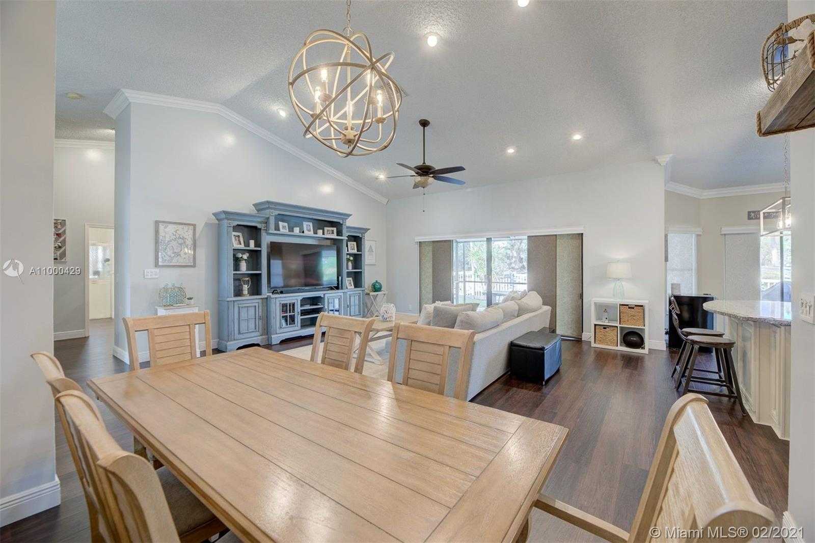 Small Image of 8615 NORTH WEST 83RD ST, Tamarac Number 9