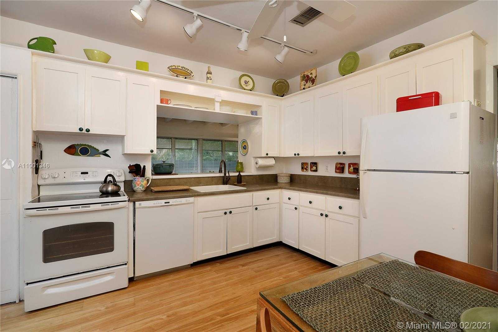 Small Image of 1824 OPECHEE DR, Miami Number 17