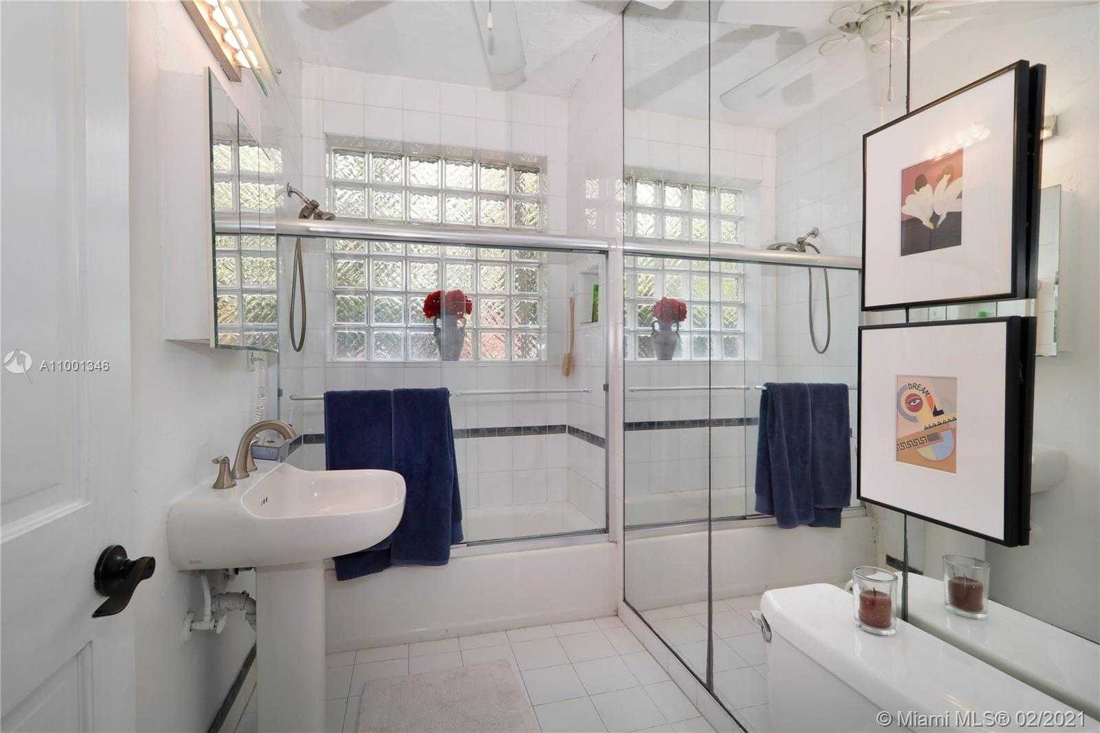 Small Image of 1824 OPECHEE DR, Miami Number 20