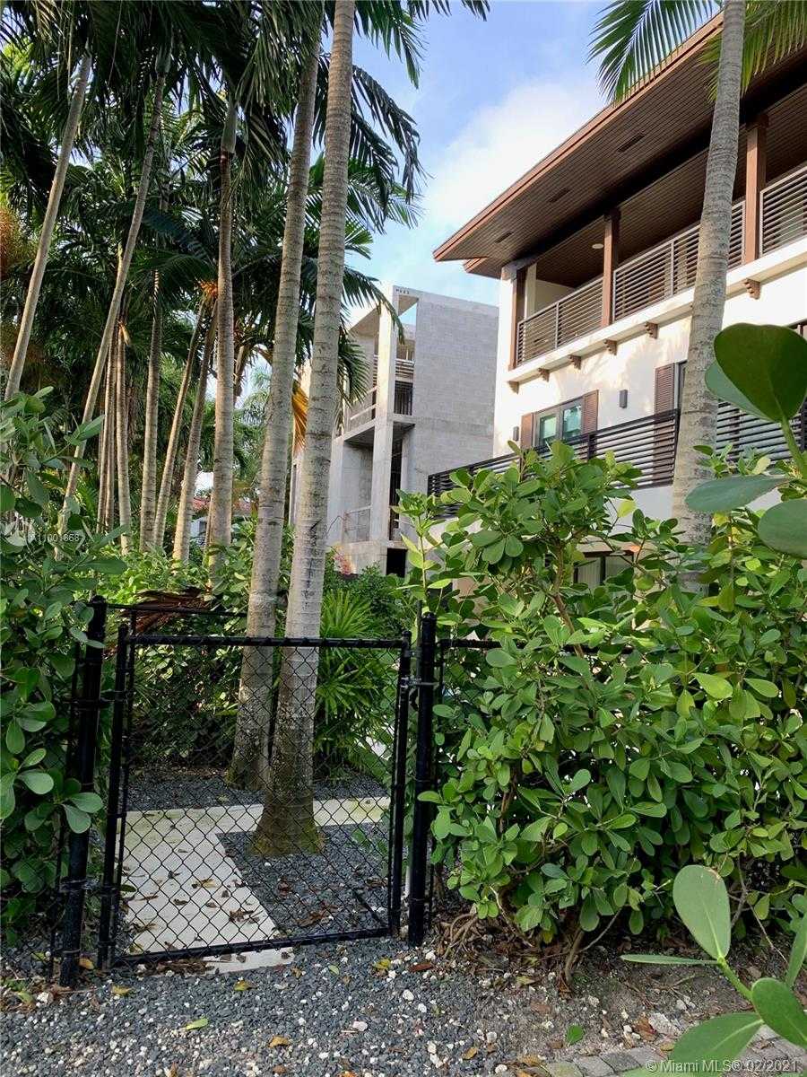 Small Image of 3510 WEST GLENCOE ST, Miami Number 10