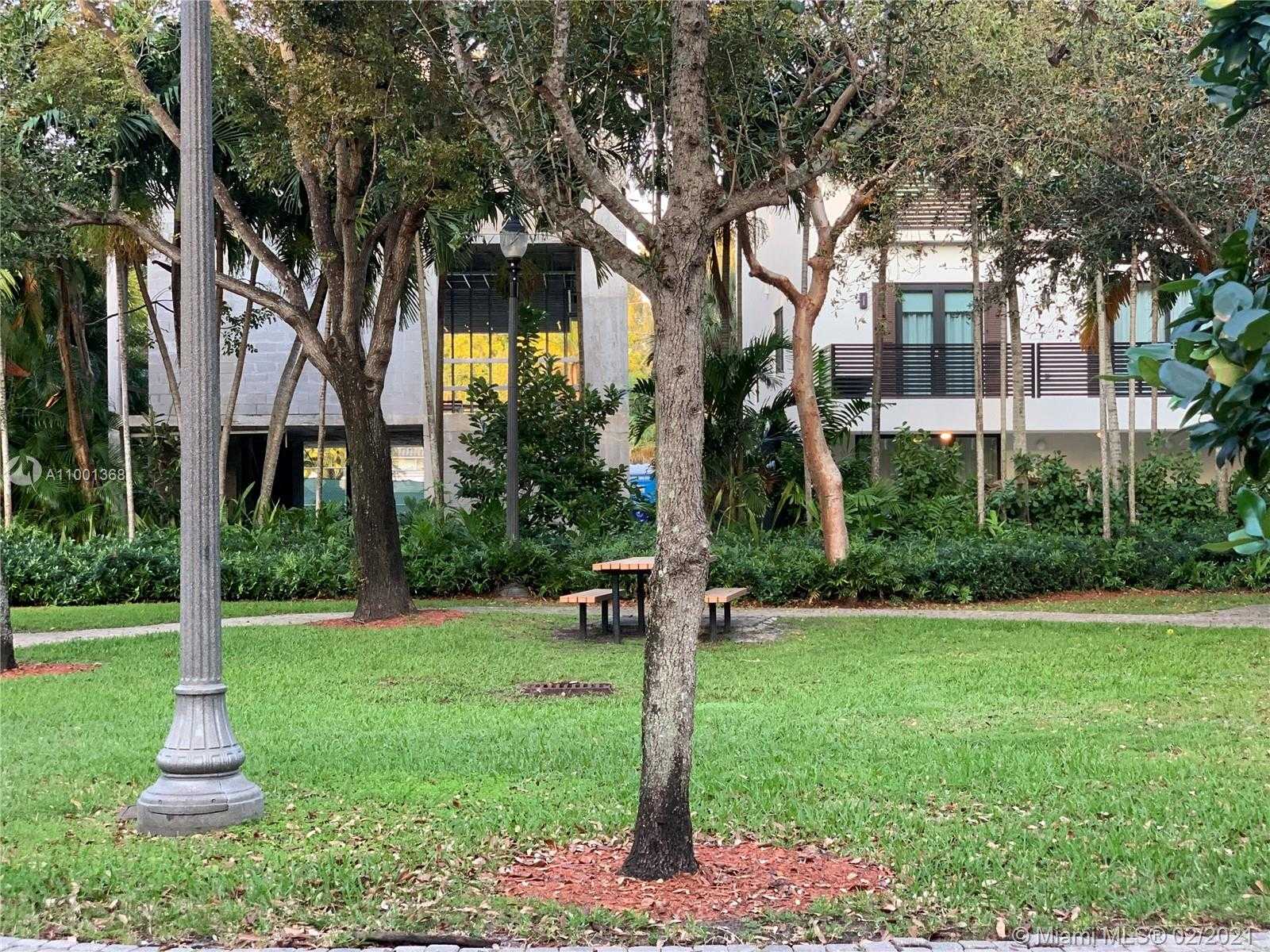 Small Image of 3510 WEST GLENCOE ST, Miami Number 5