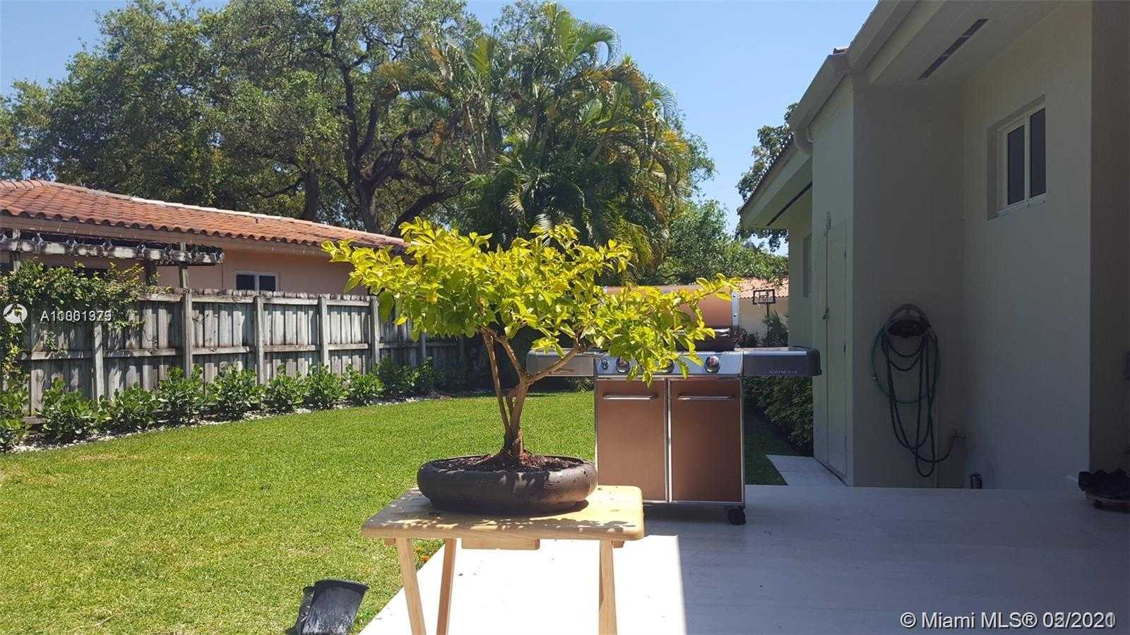Small Image of 57 SAMANA DRIVE, Miami Number 13