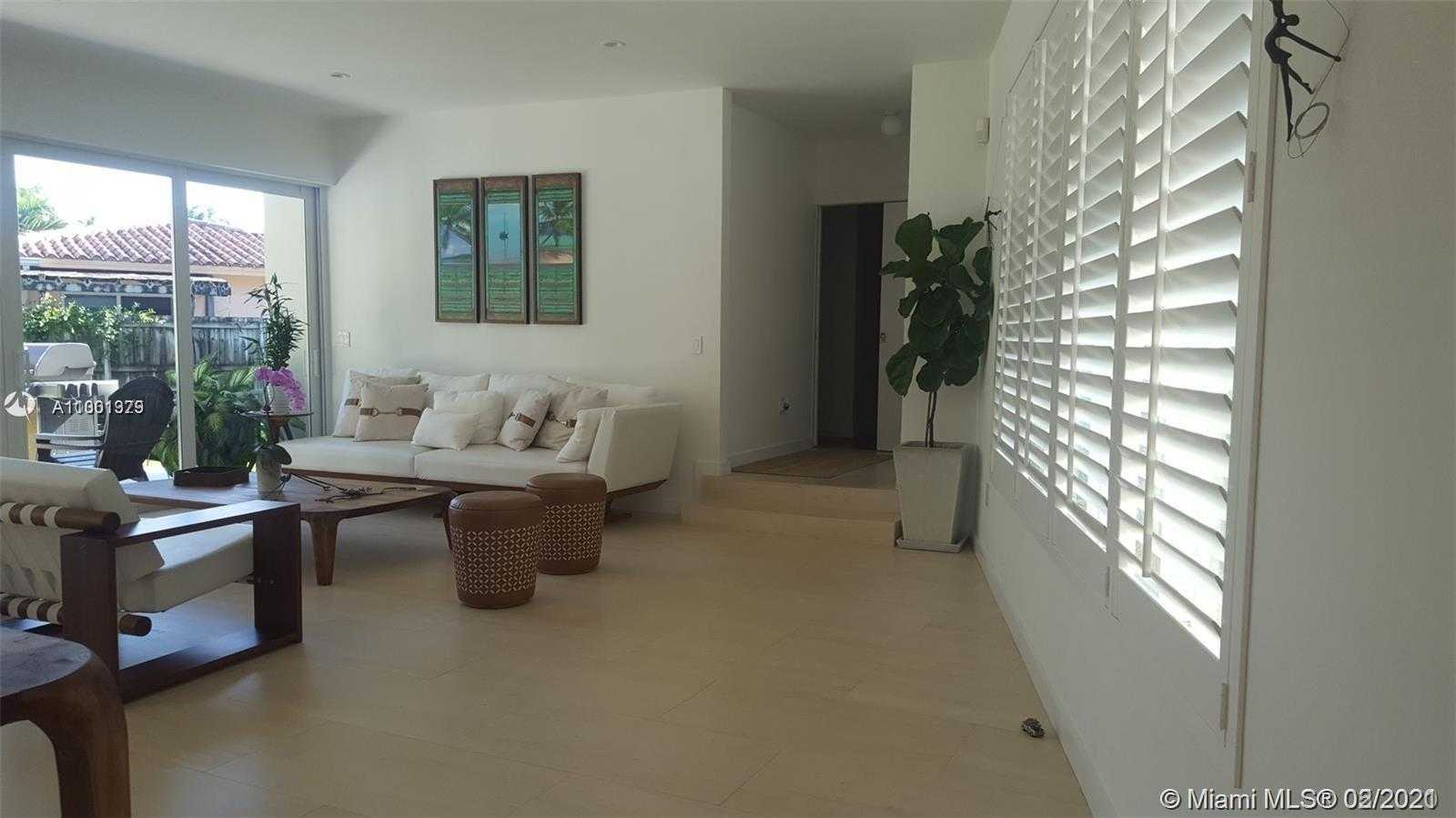 Small Image of 57 SAMANA DRIVE, Miami Number 4