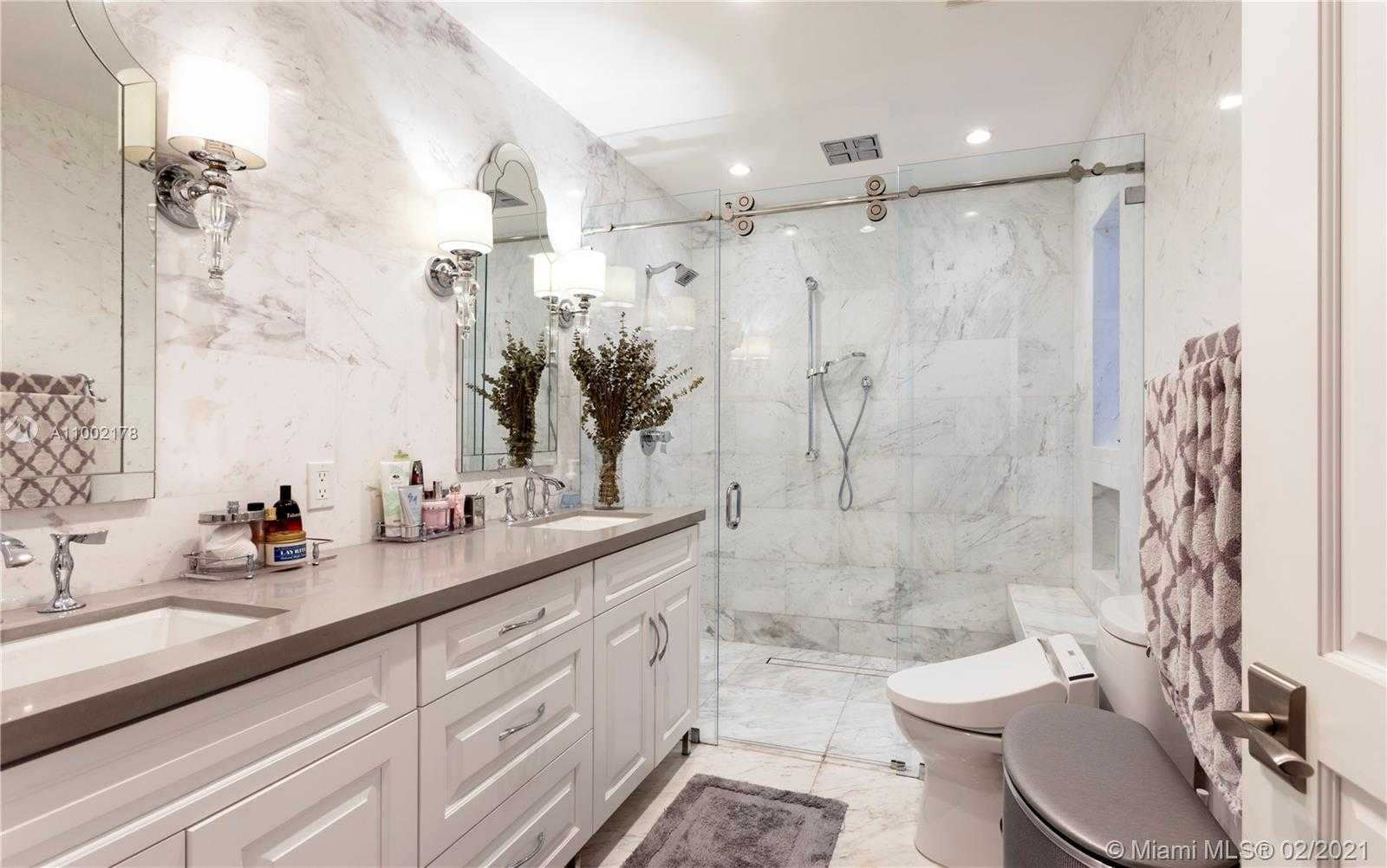 Small Image of 3267 RIVIERA DR, Coral Gables Number 10