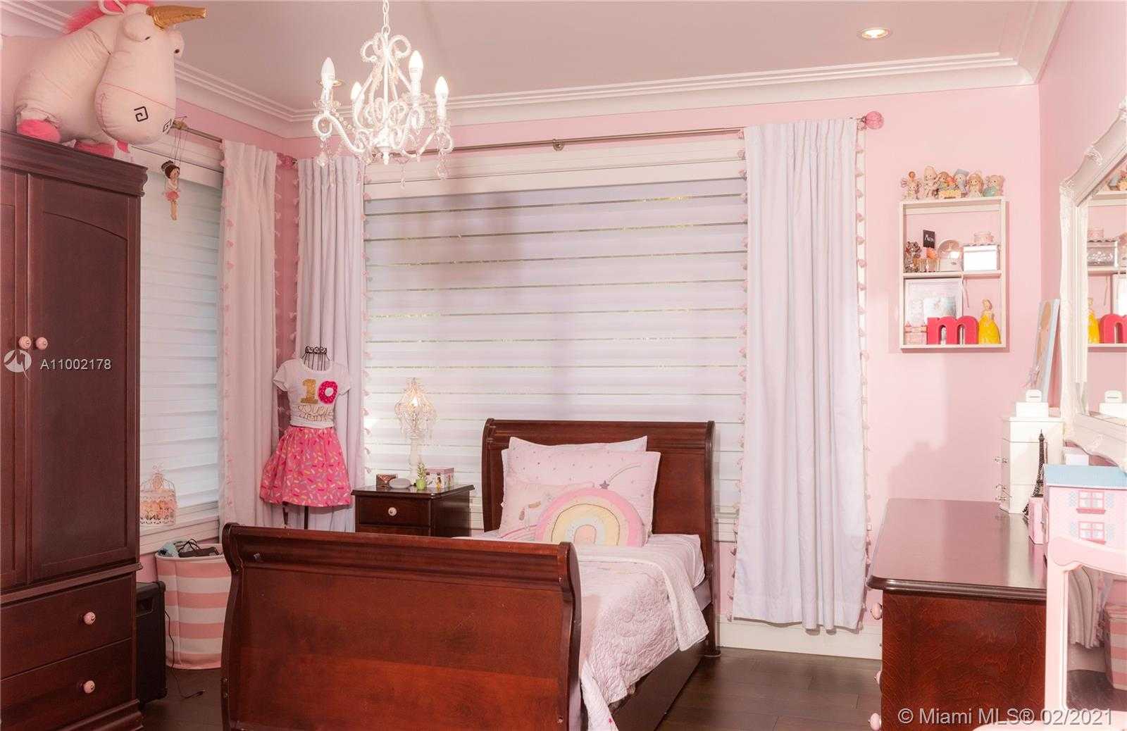 Small Image of 3267 RIVIERA DR, Coral Gables Number 14