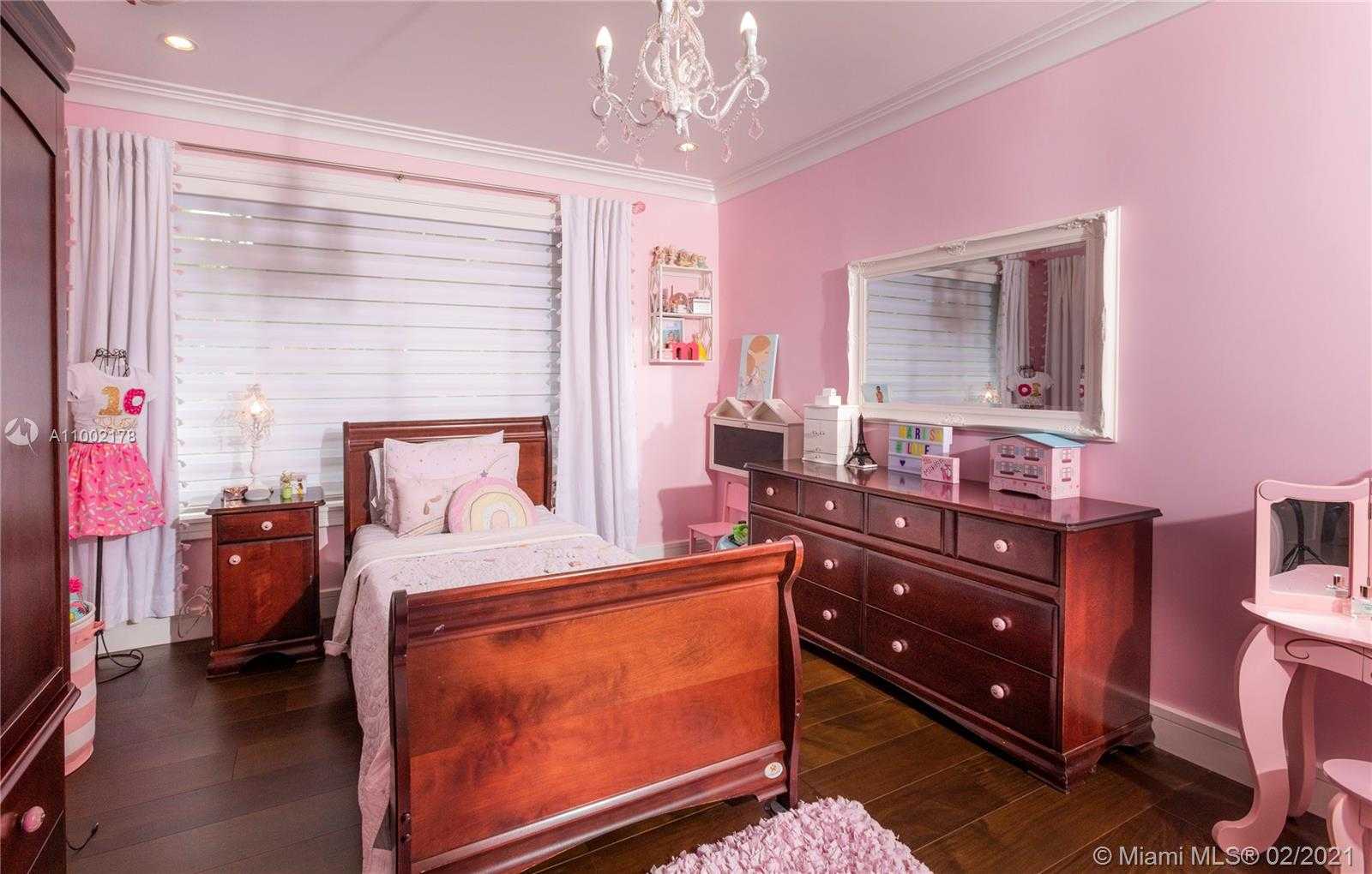 Small Image of 3267 RIVIERA DR, Coral Gables Number 15