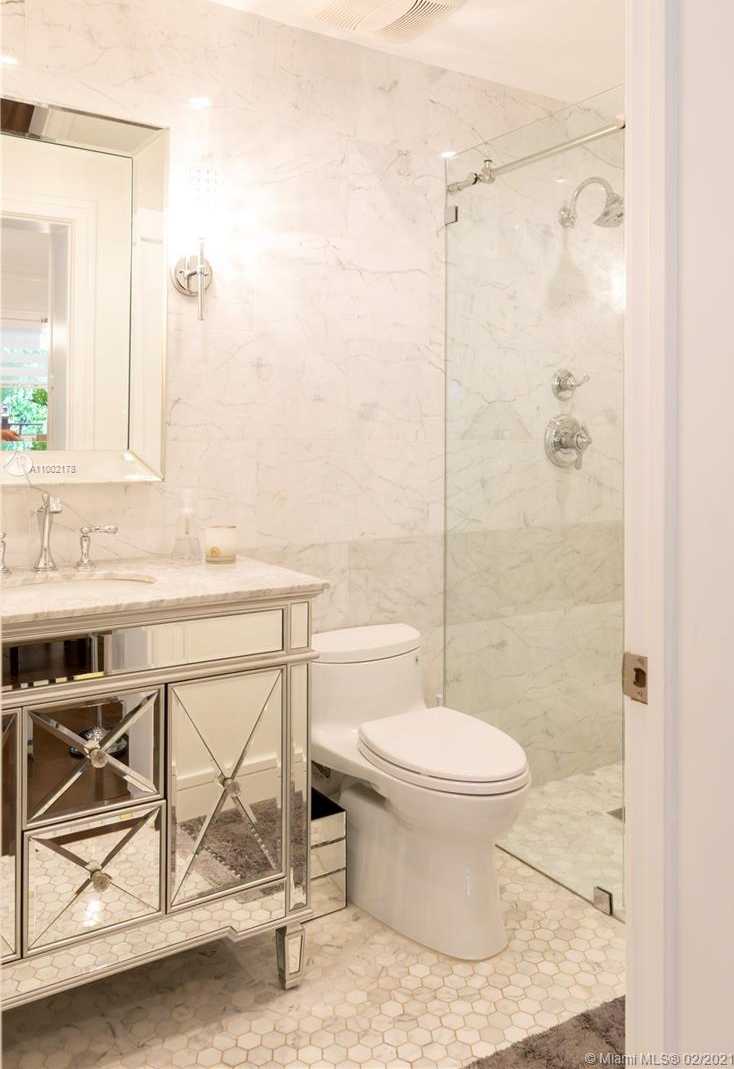 Small Image of 3267 RIVIERA DR, Coral Gables Number 16