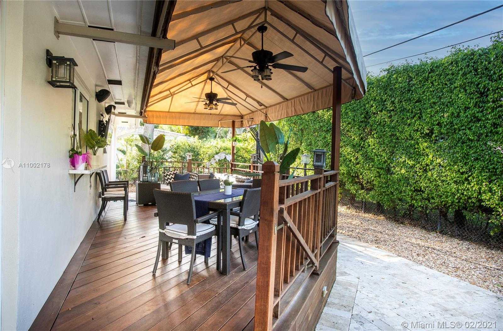 Small Image of 3267 RIVIERA DR, Coral Gables Number 18