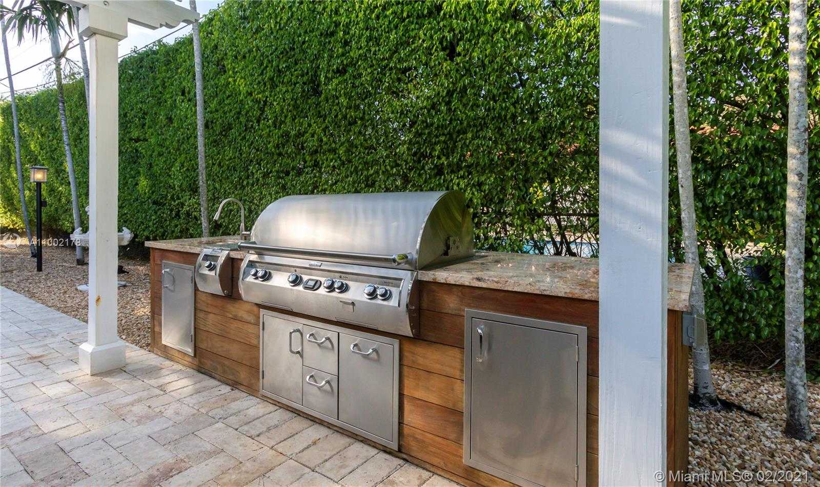 Small Image of 3267 RIVIERA DR, Coral Gables Number 20