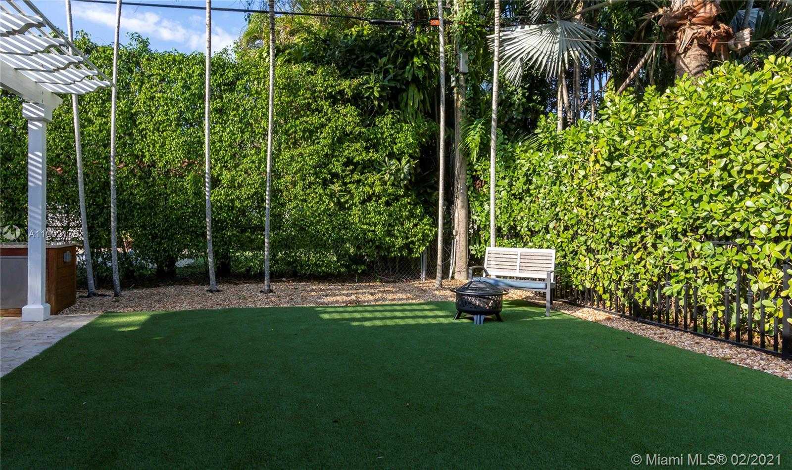 Small Image of 3267 RIVIERA DR, Coral Gables Number 22