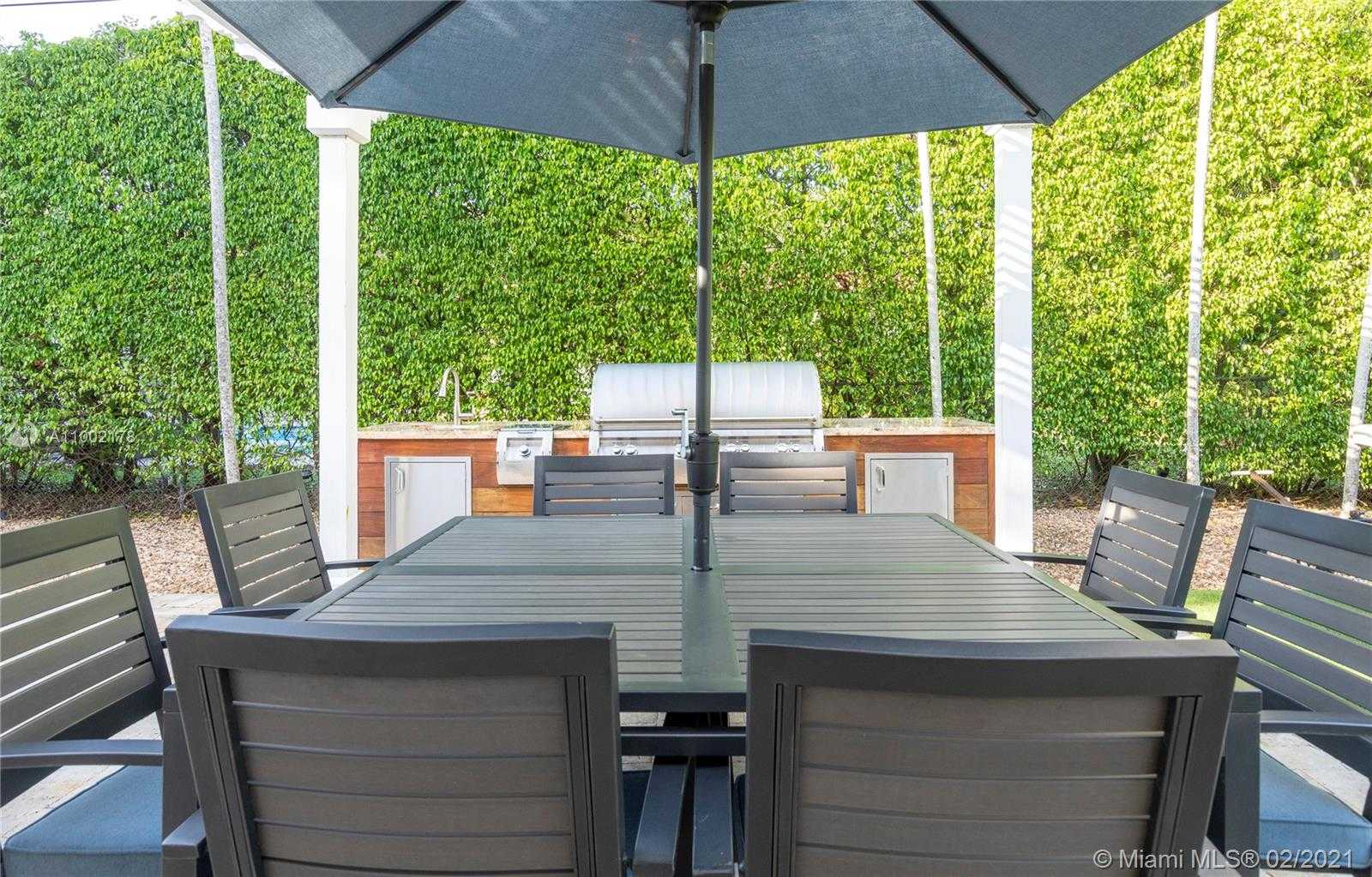 Small Image of 3267 RIVIERA DR, Coral Gables Number 24
