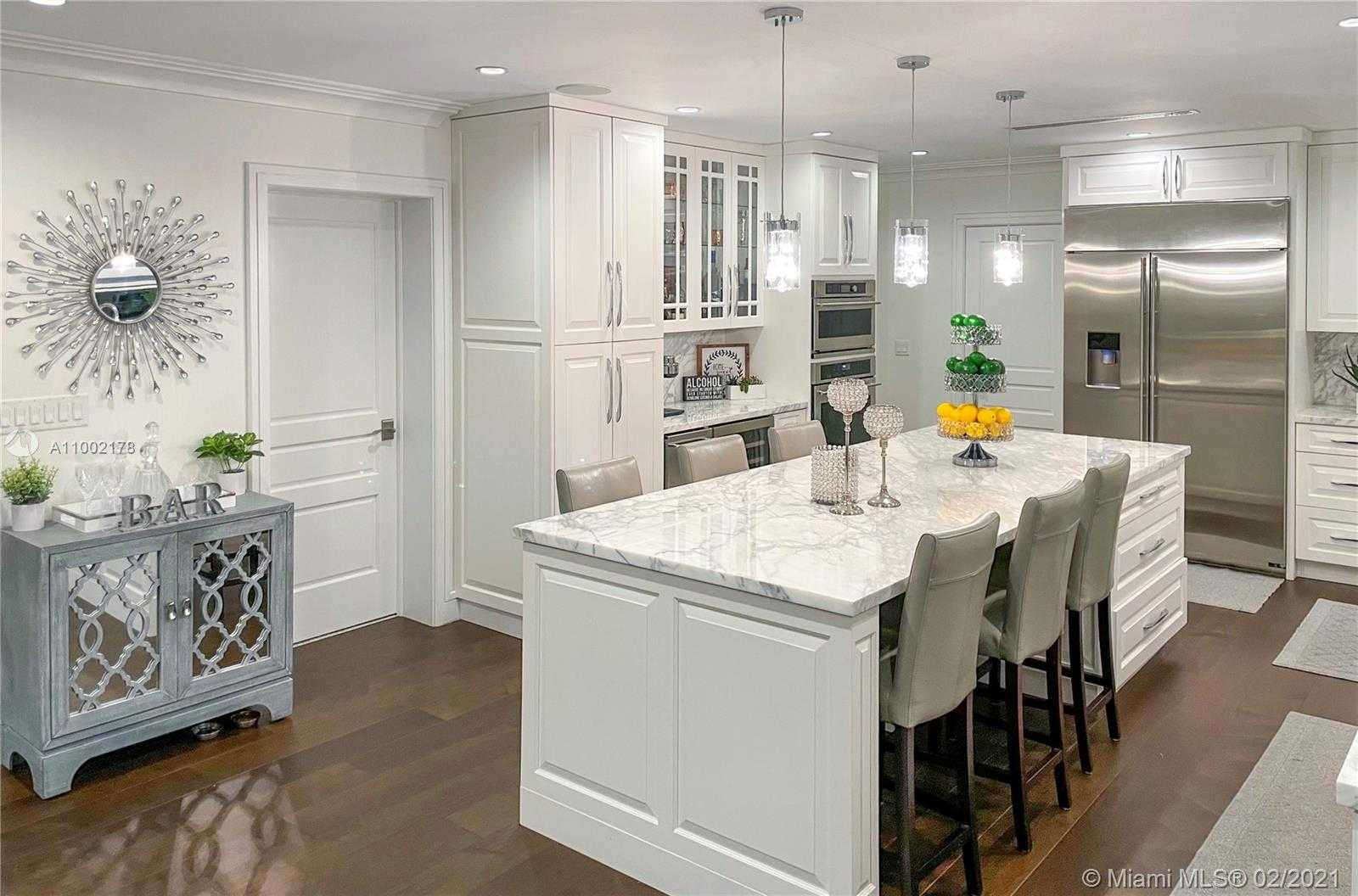 Small Image of 3267 RIVIERA DR, Coral Gables Number 7