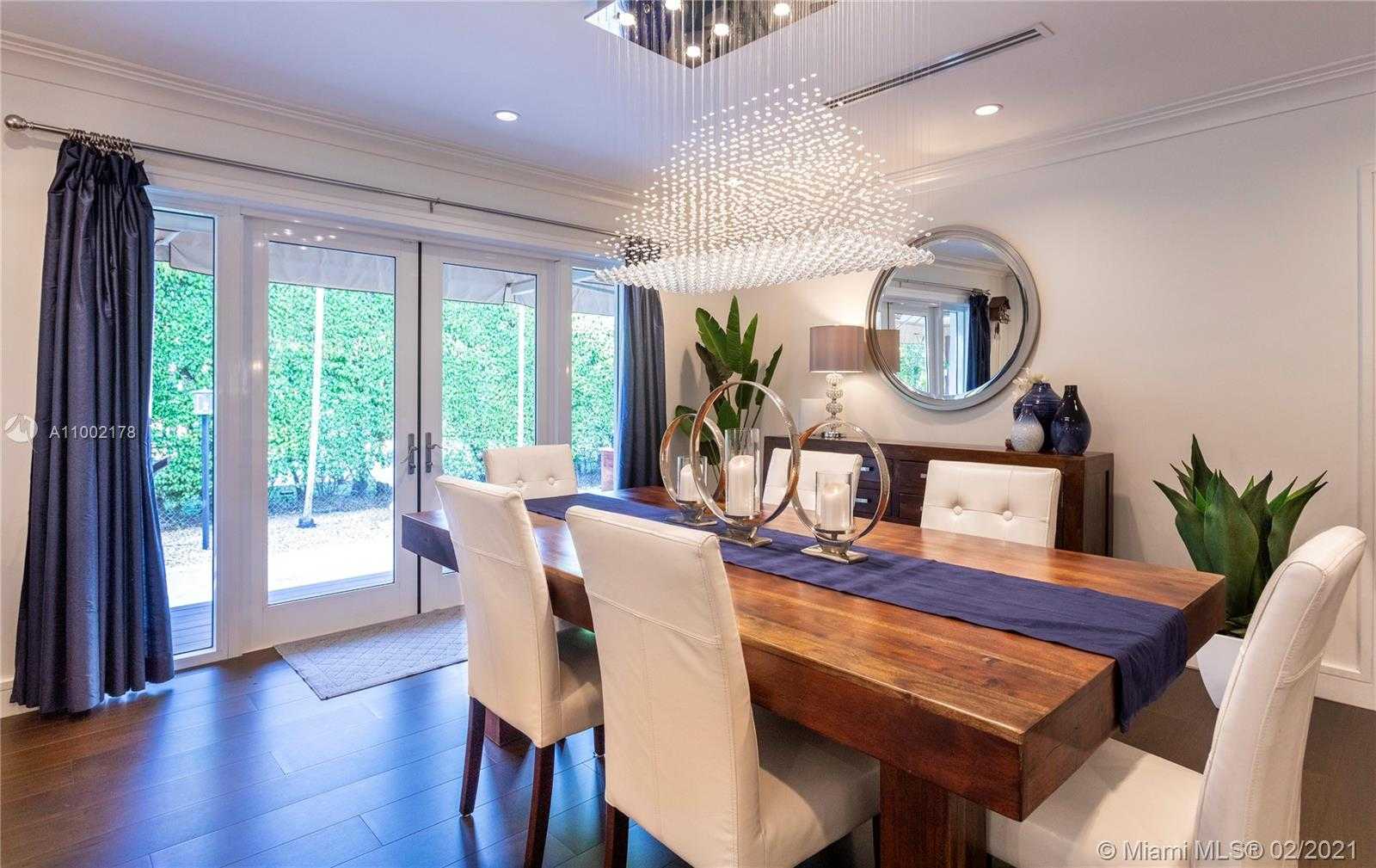 Small Image of 3267 RIVIERA DR, Coral Gables Number 8