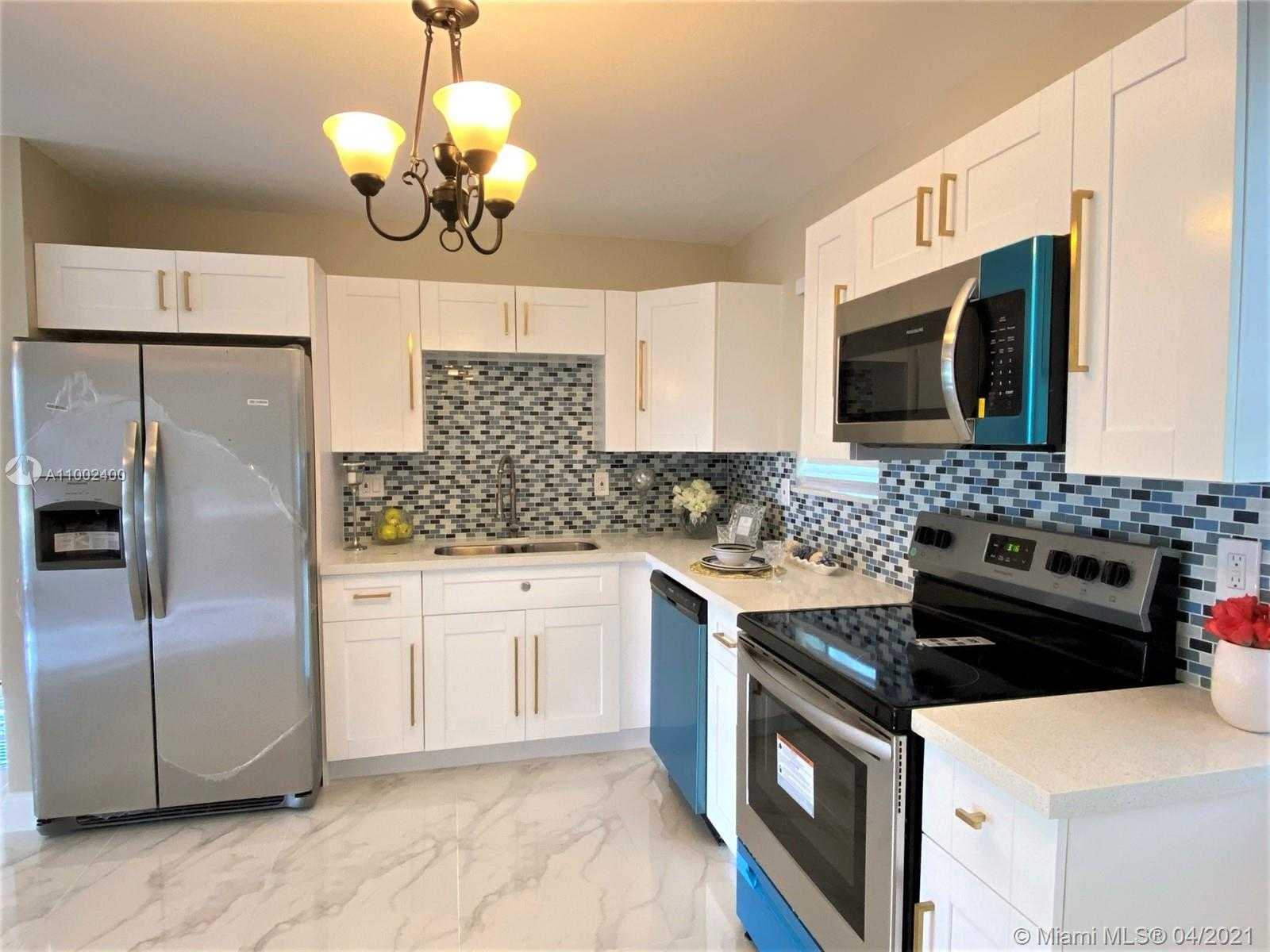 Small Image of 6895 BROADVIEW BLVD, North Lauderdale Number 13