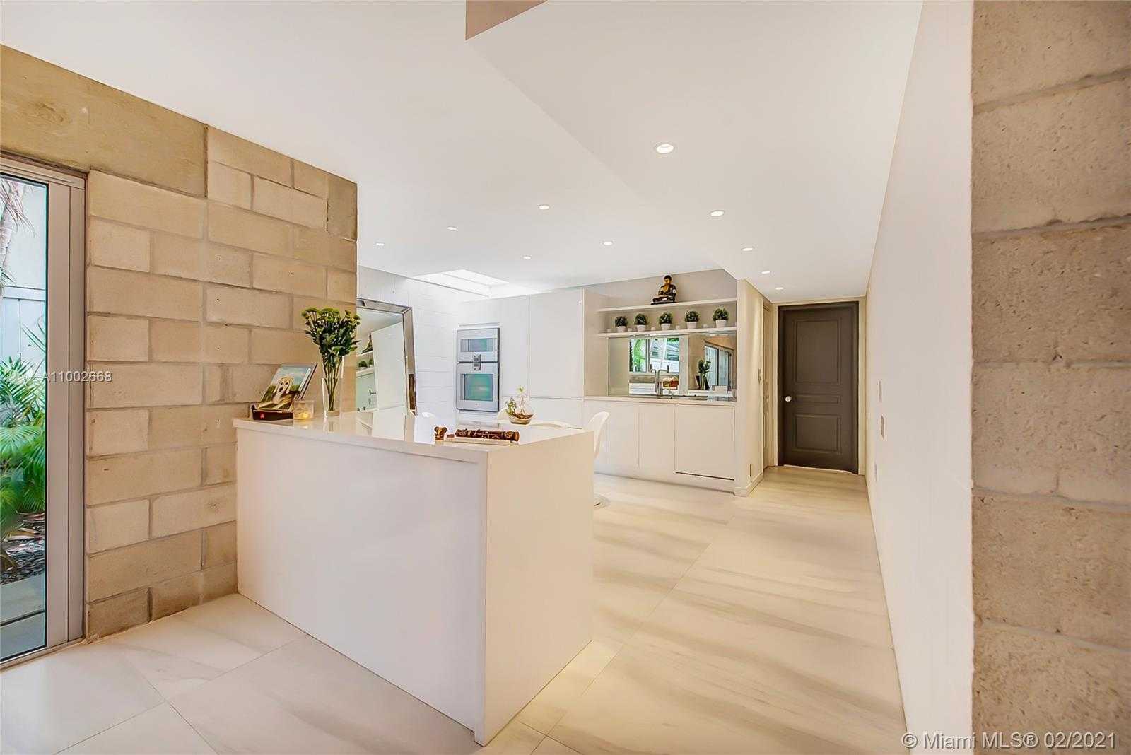 Small Image of 4135 CRAWFORD AVE, Miami Number 10