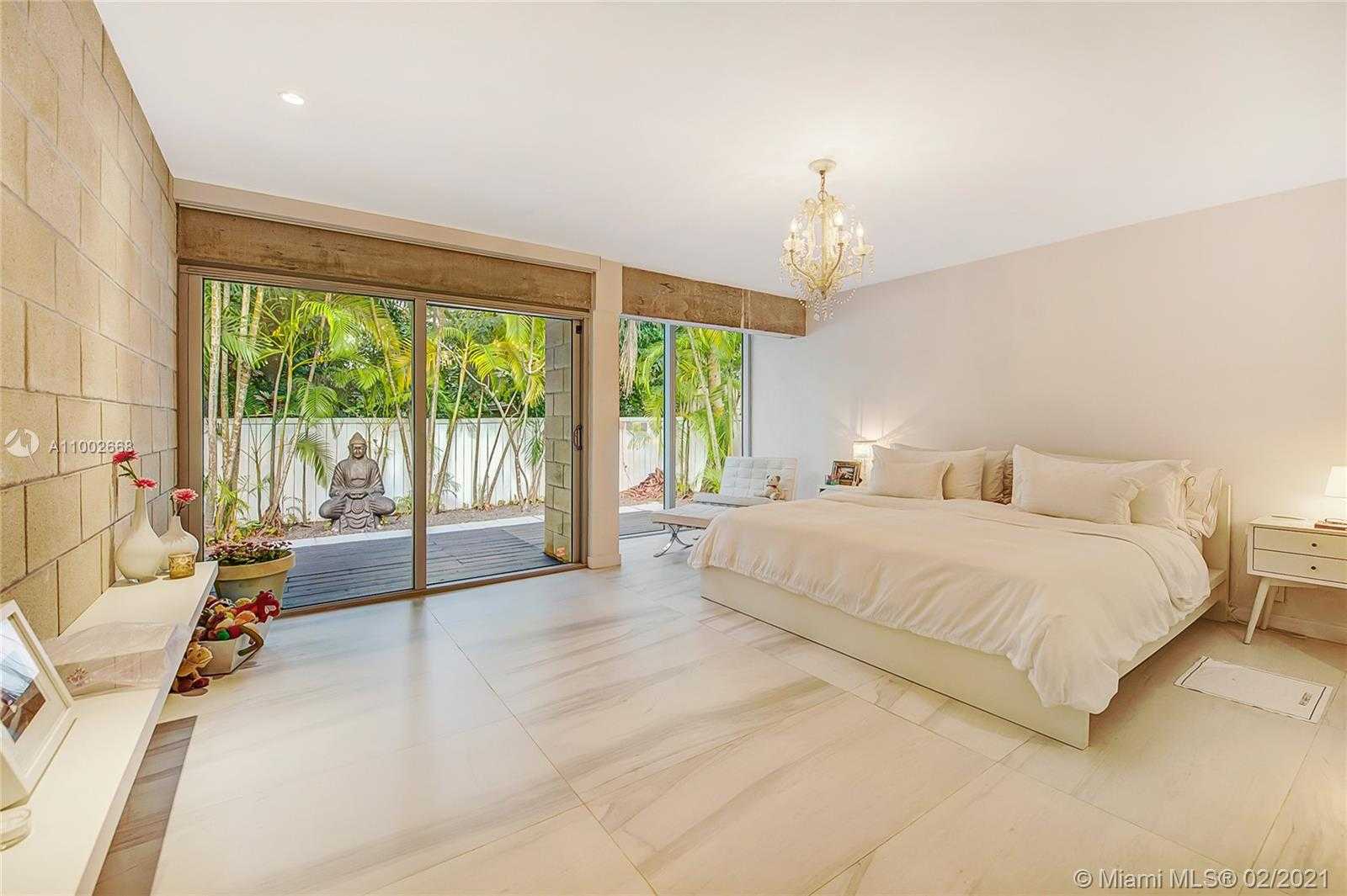 Small Image of 4135 CRAWFORD AVE, Miami Number 12