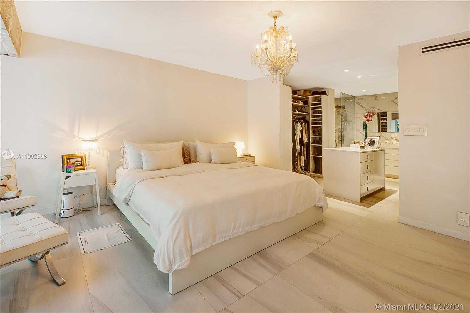 Small Image of 4135 CRAWFORD AVE, Miami Number 13